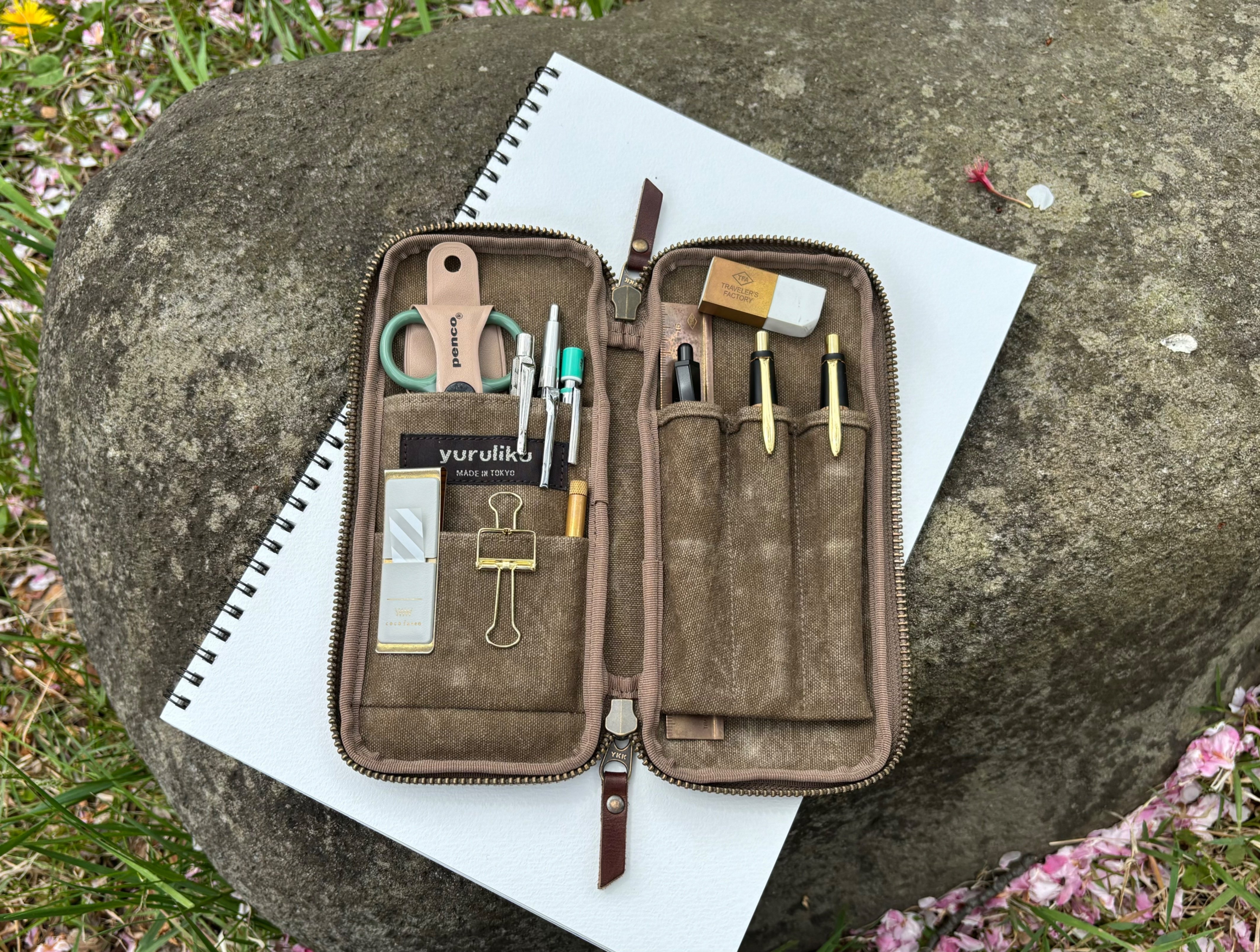 未使用 yuruliku (ユルリク) 収納ケース&ペンケース 新製品】ワークツールを”うすく”収納してスマートに持ち歩けるA4