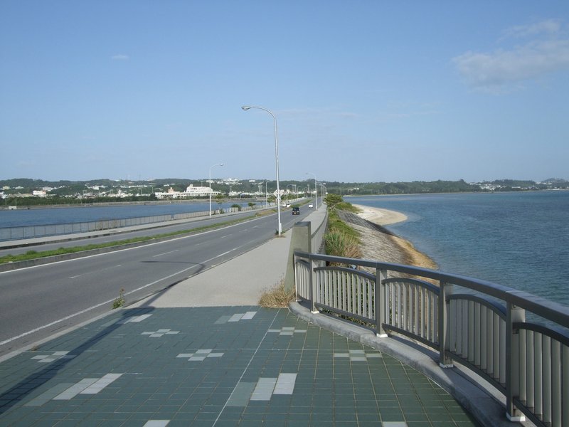 古い画像の投稿ですみません。2009年GWは沖縄当たり年。勝手に自分でそう思っていますが、お天気は良かった。沖縄本島から道路でつながっている、うるま市の離島めぐり。