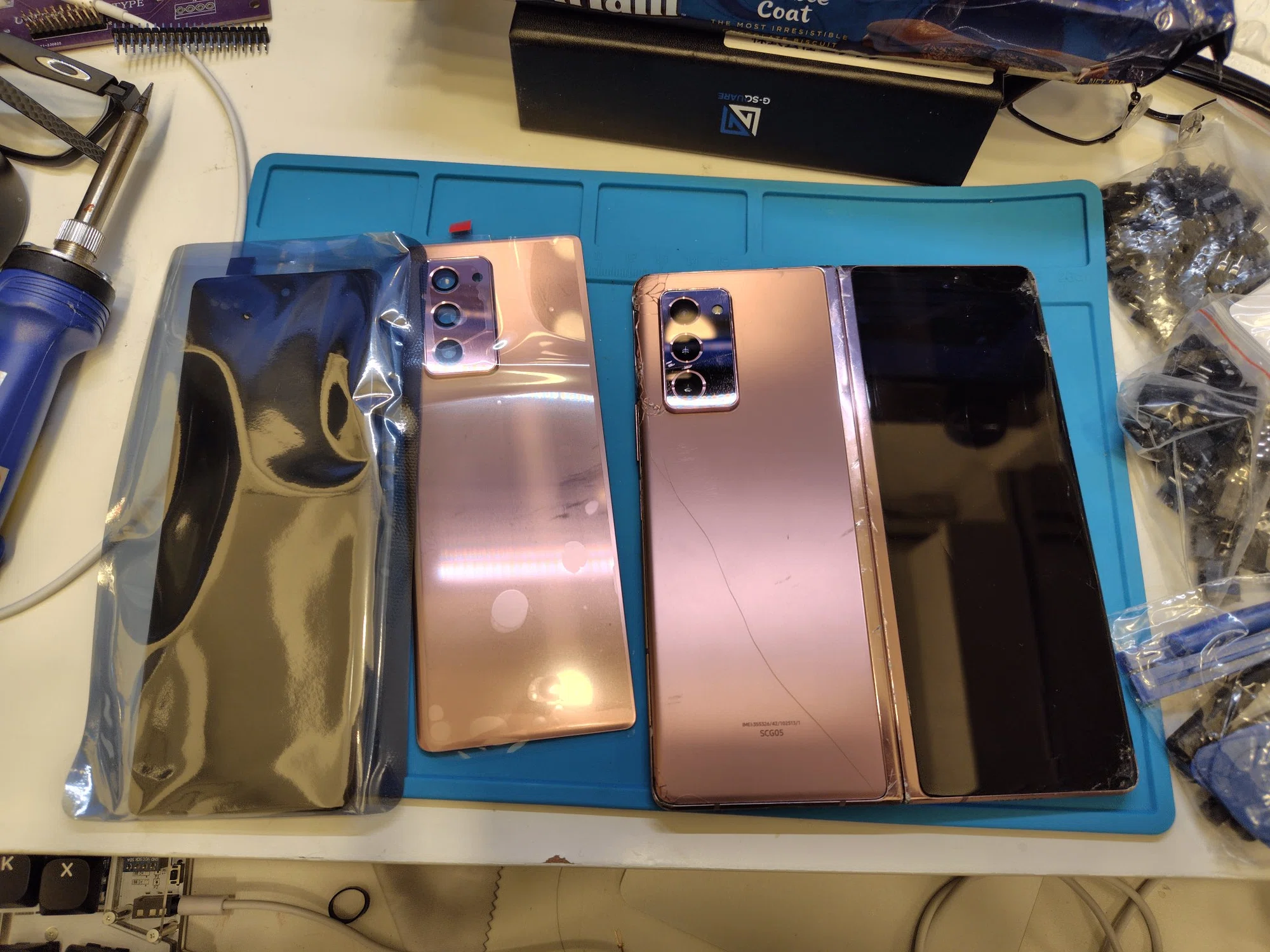バキバキに割れた Galaxy z fold 2を自分で修理した。|IORI バキバキに割れた Galaxy z fold 2を自分で修理した。|IORI