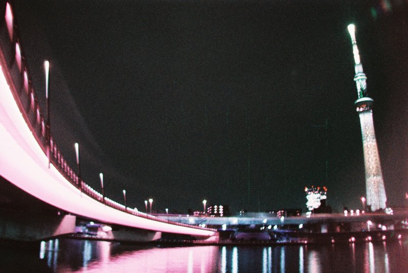 桜橋にて。La Sardina Camera 8Ball Editionで撮影。