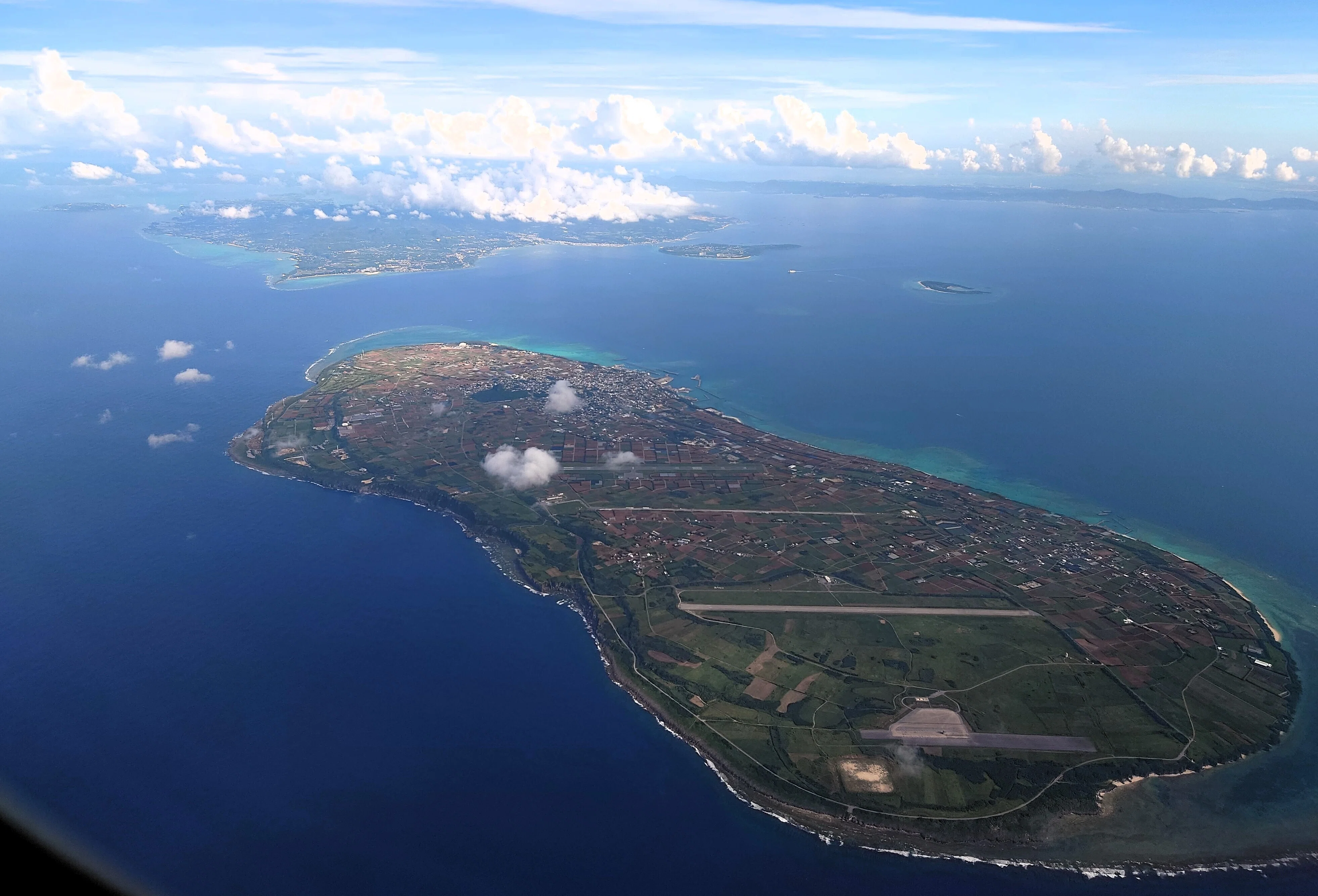 沖縄県航空写真集　ふるさと飛行 沖縄県 航空写真集 ふるさと飛行 - メルカリ