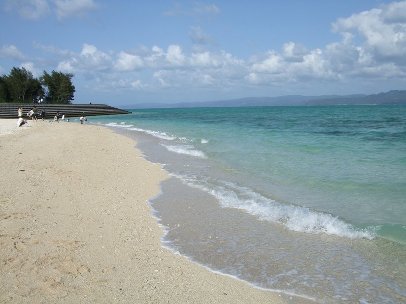 GW沖縄当たり年2009年はイケイケドライブ三昧。今帰仁村から古宇利島までどうぞ。こんなビーチが待っていた。