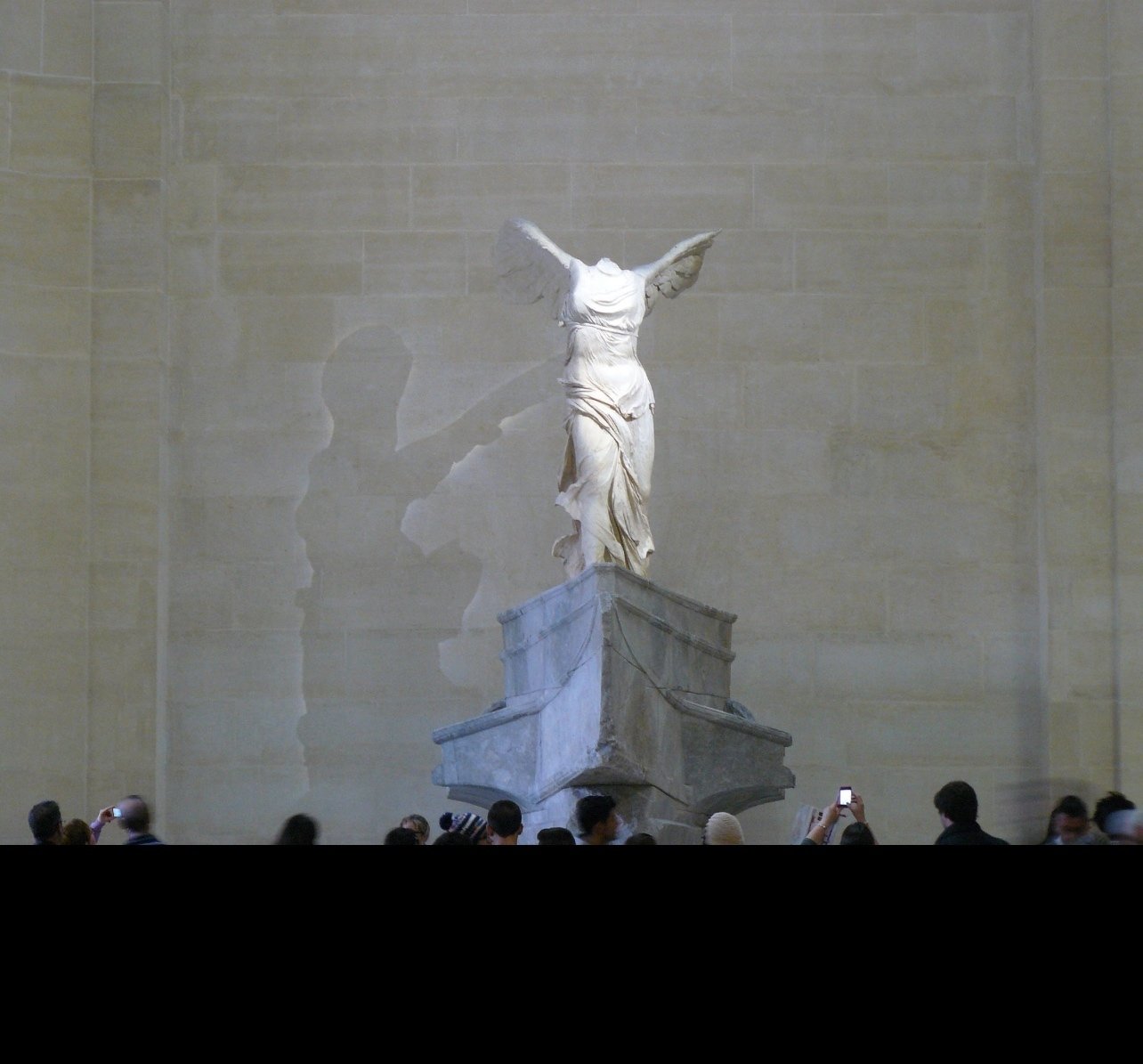 サモトラケのニケ』… ルーブル美術館でお出迎え…1番よね！｜MAKI-MAMA