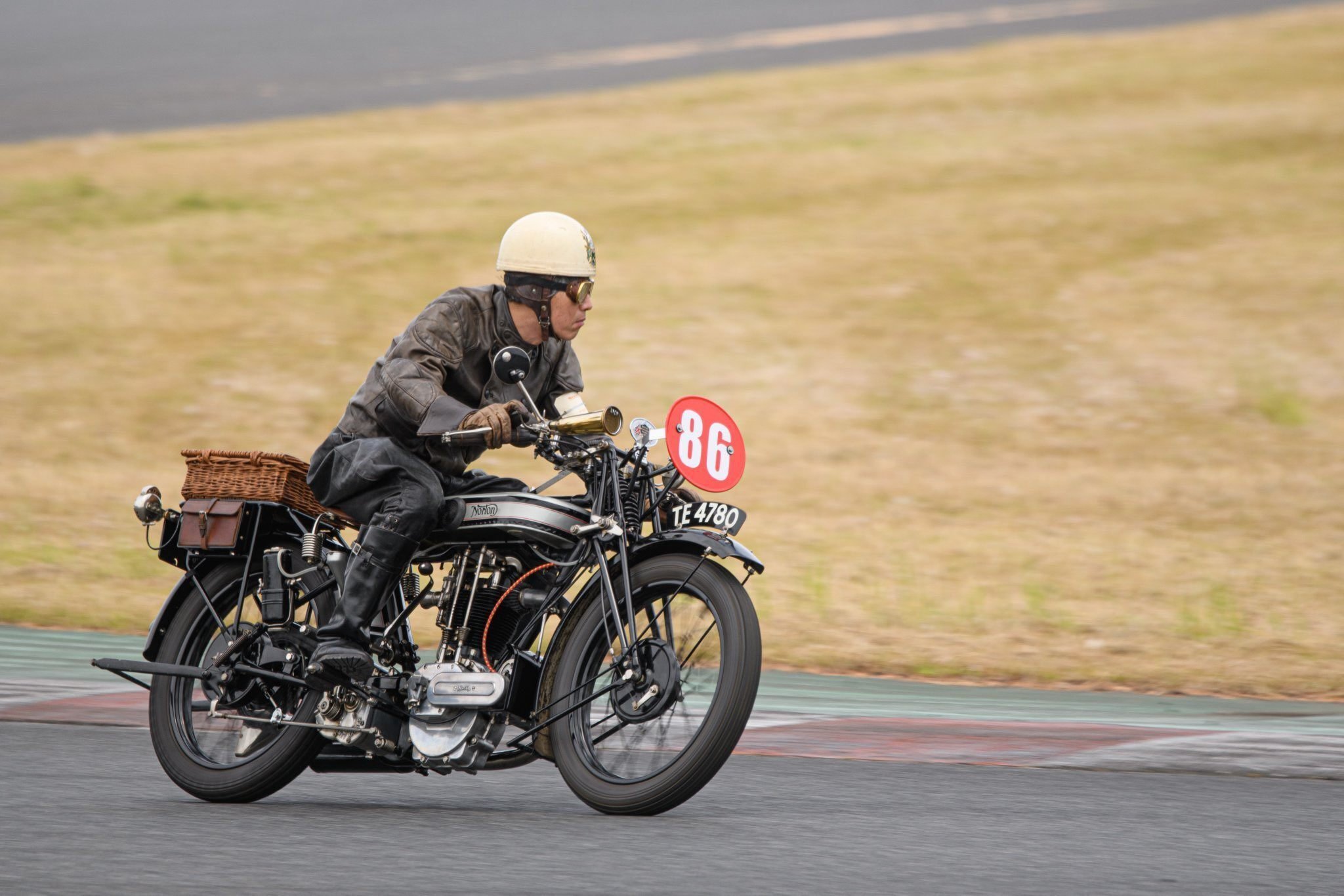 日本でビンテージバイクのレースを見る|ぼろ太 日本でビンテージバイクのレースを見る|ぼろ太