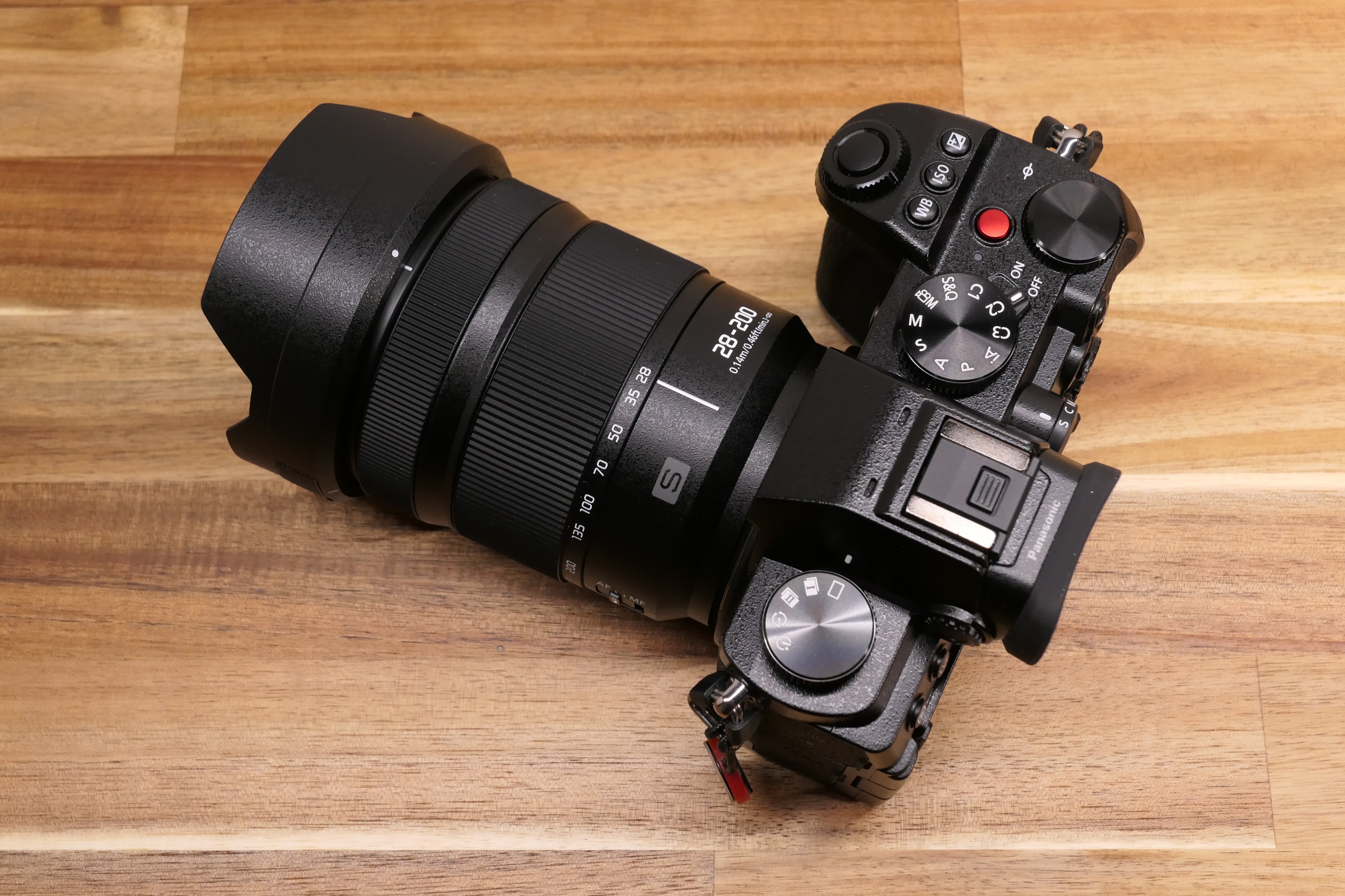 LUMIX S 28-200mm F4-7.1 MACRO O.I.S. 見た目の話｜tmk 39r