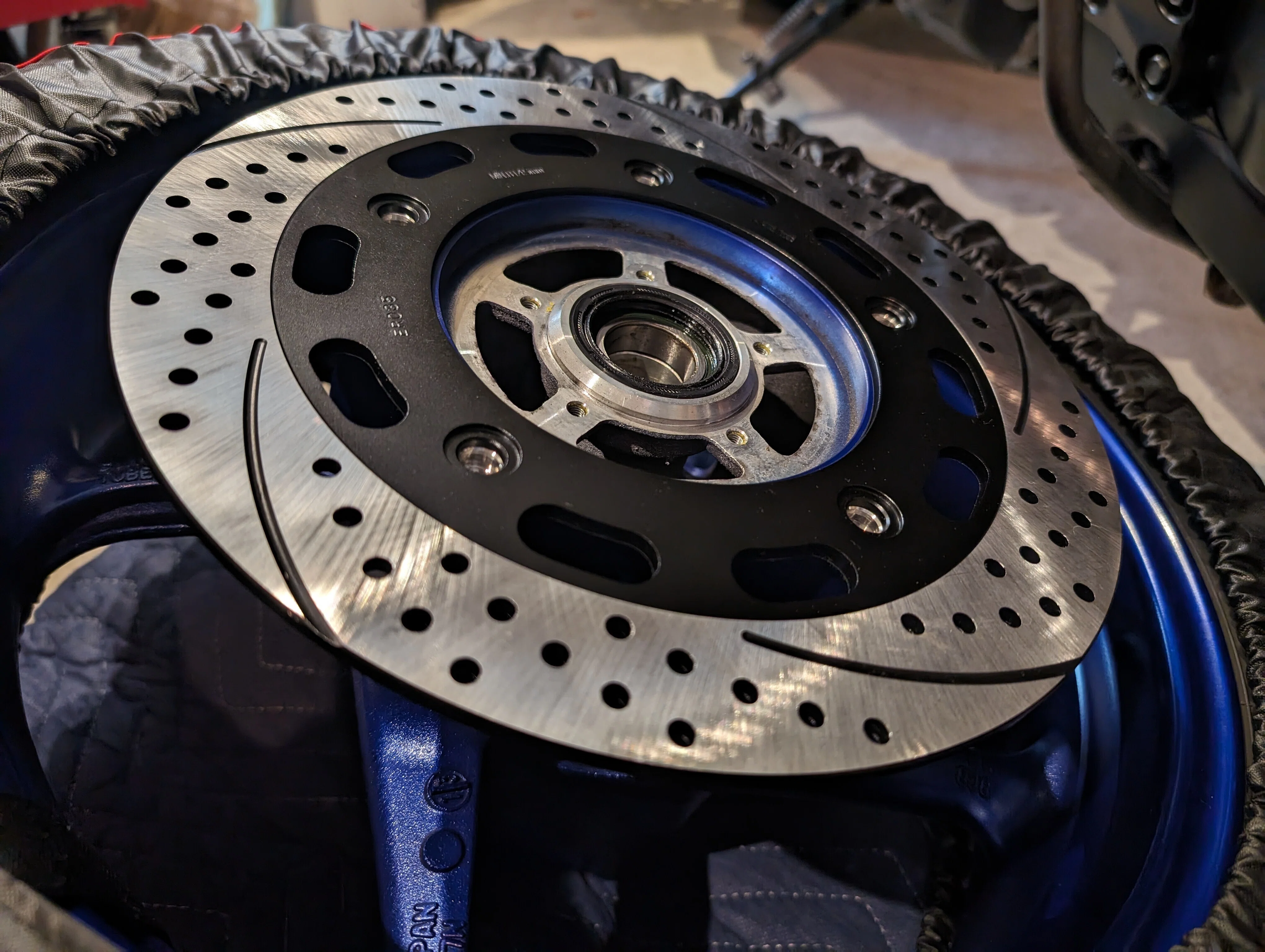 TMAX530SUNSTARリアリジットブレーキローターの比較画像｜Re:TMAXとボク