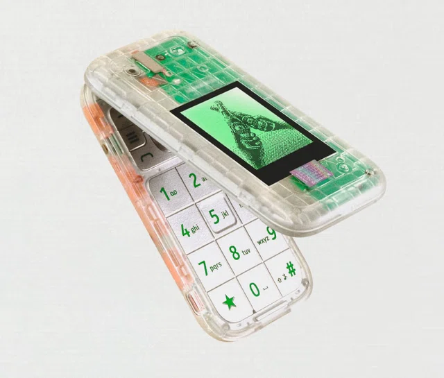 ビールのハイネケンがクールなガラケーを作る。dumb phoneと自治体消滅
