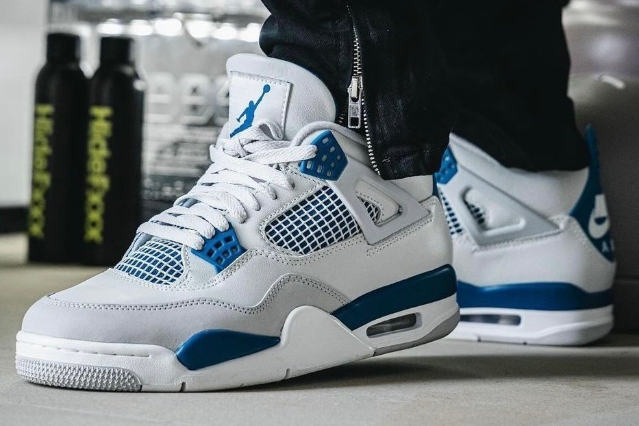Nike Air Jordan 4 Retro \ 