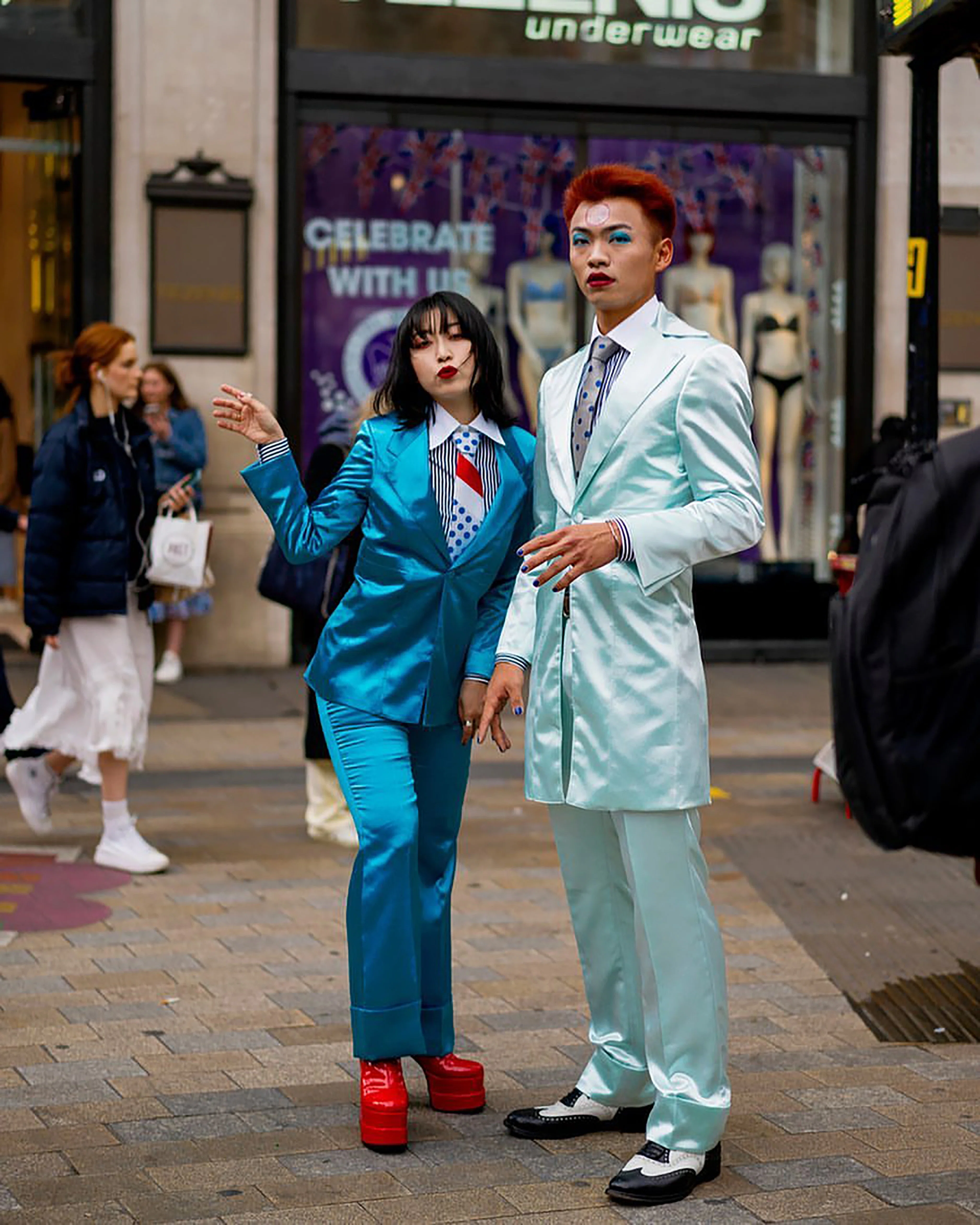 デヴィッドボウイのコスプレinロンドン (David Bowie：Life On Mars