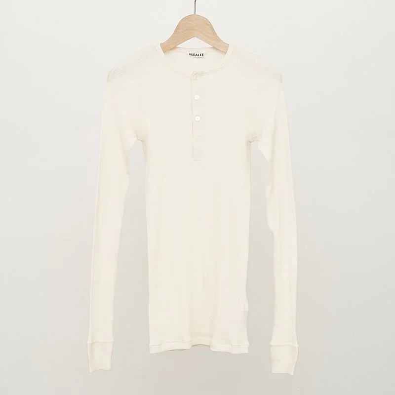 今着たいトップス【AURALEE】ORGANIC SOFT RIB HENLEY NECK L/S TEE