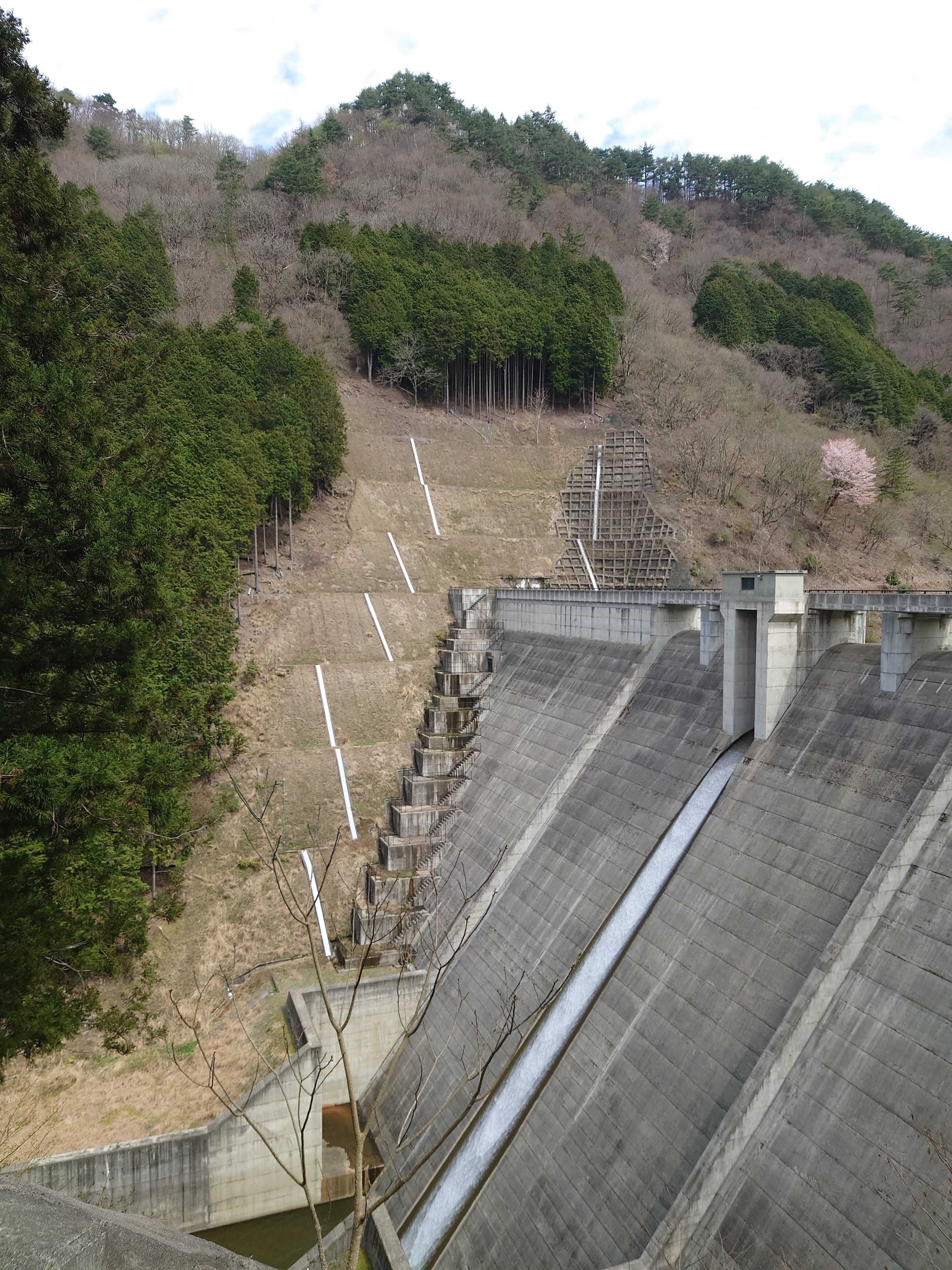 ダム散策 与布土(よふど)ダム｜雨雲模様@怪奇を極める者