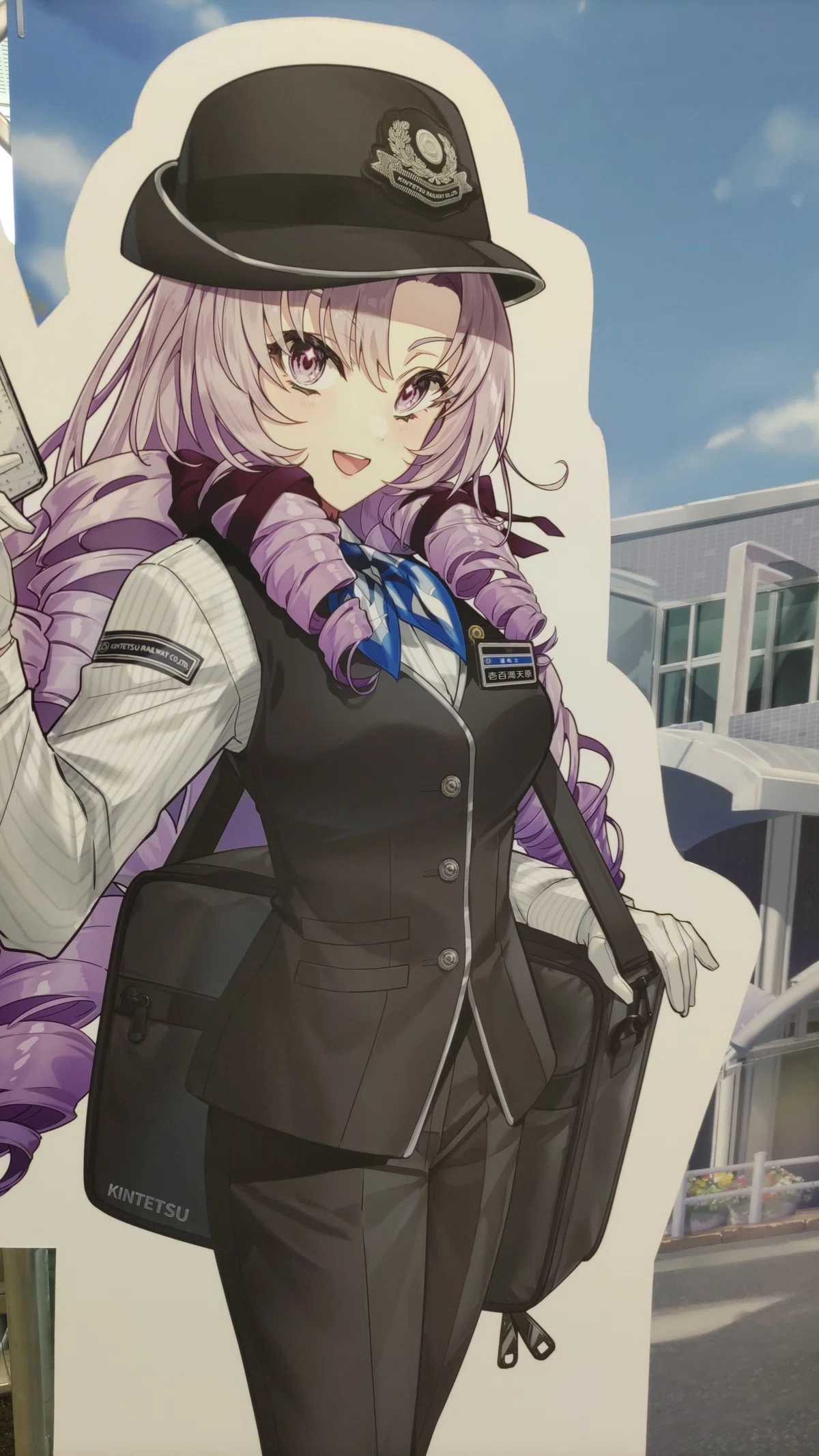 壱百満天原サロメが近鉄の制服を着ているパネル