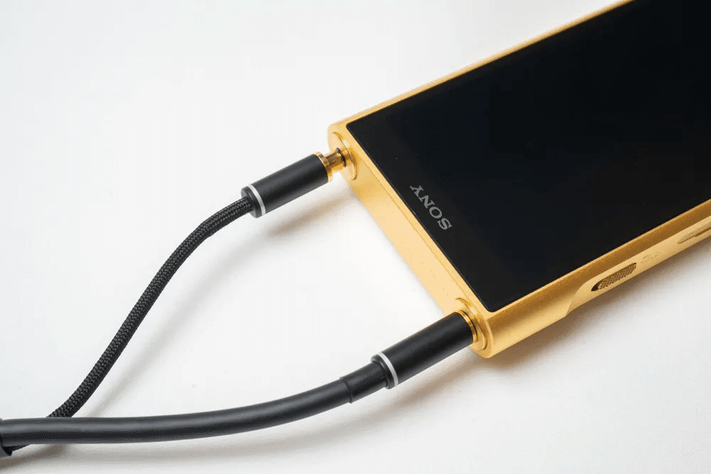 カスタムケーブル＞ウォークマンのバランス出力を、スピーカーで