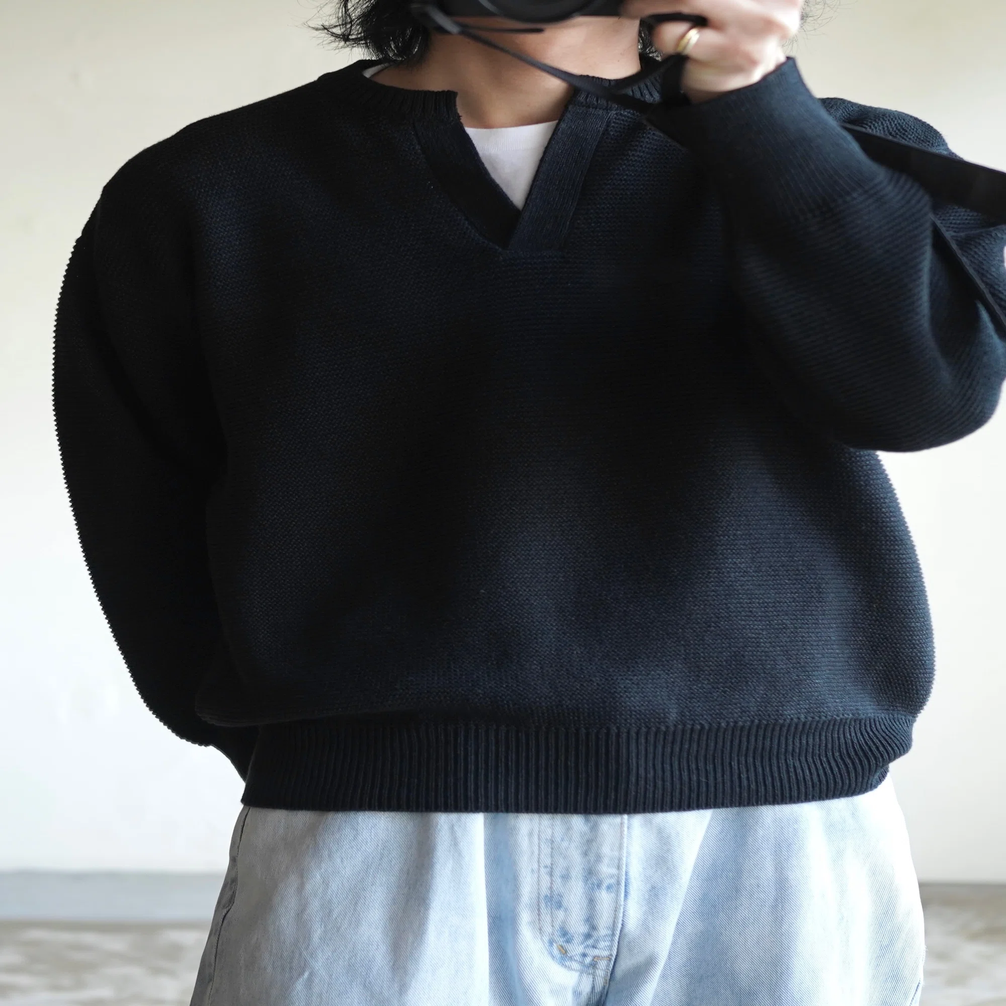 春夏にニットを着ている人ってオシャレですよね。【Nikki ESSENTIAL 