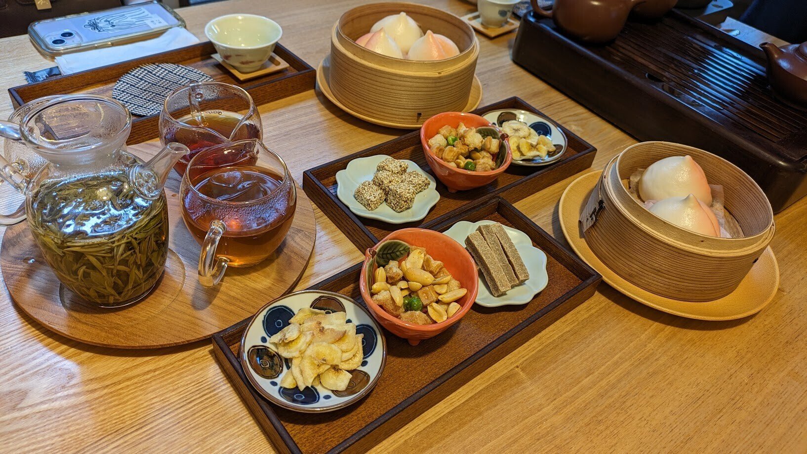 1回の茶葉で5番煎じくらい飲める中国茶のお店が実質飲み放題だっ
