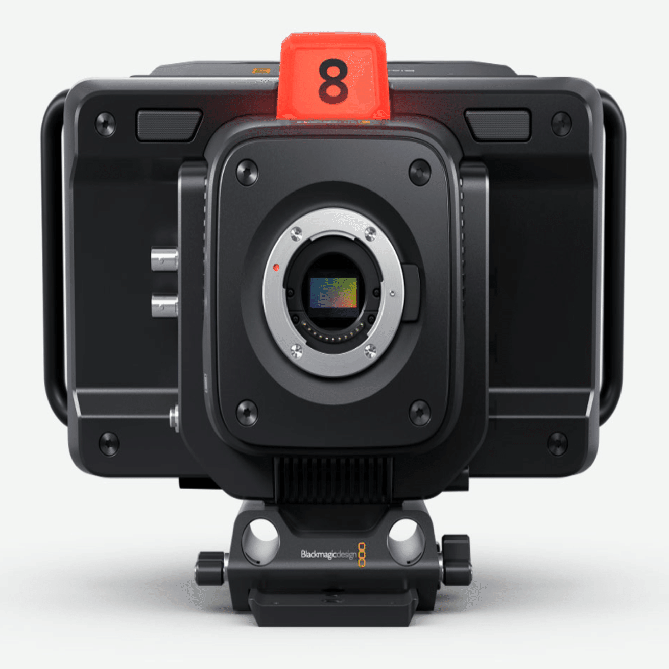 大型スタジオカメラと同機能を可搬小型ボディに搭載・ライブ