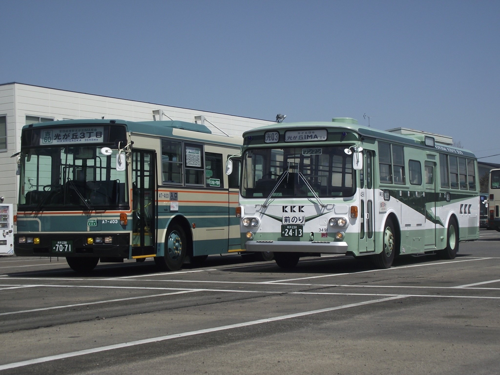 西武3扉車×国際興業いすゞBU04｜七条滝