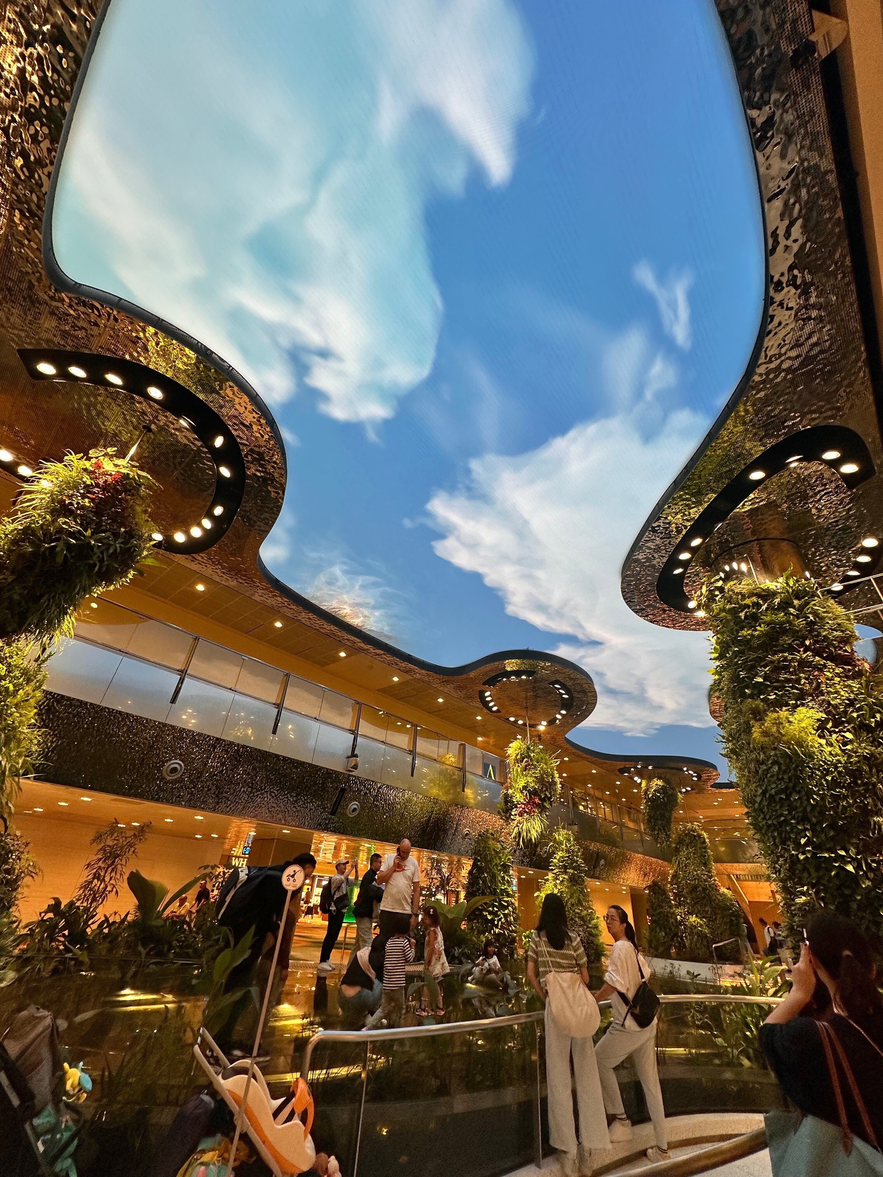 シンガポール空港の有名スポット「ジュエル」に行ってきました♪｜鈴木