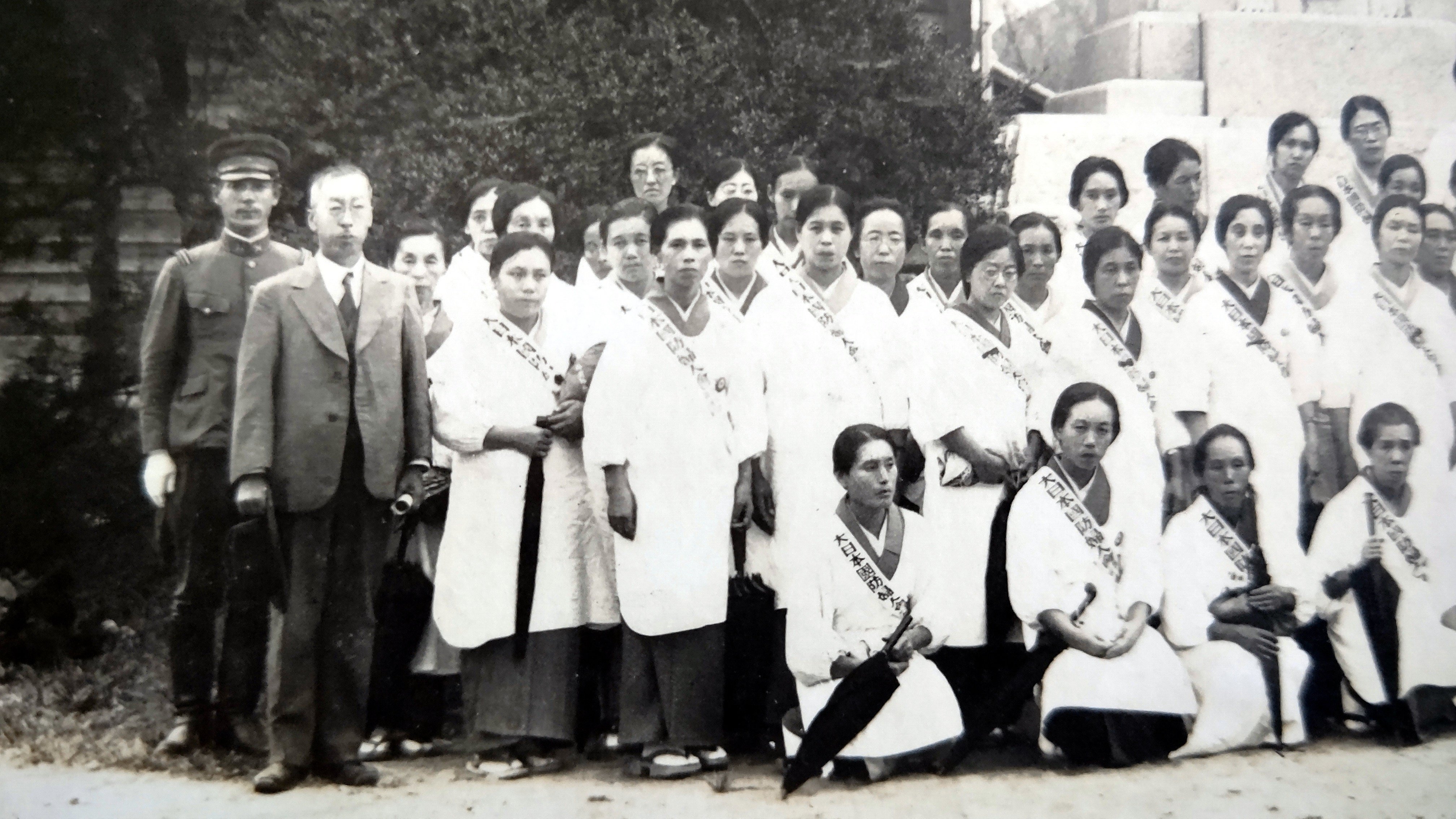 #当時物 #大日本国防婦人會 #南薫分會 #第三班通東町 #旗 #戦前 #戦中 乃木将軍銅像と大日本国防婦人会 ｜Katsutoshi Nakano