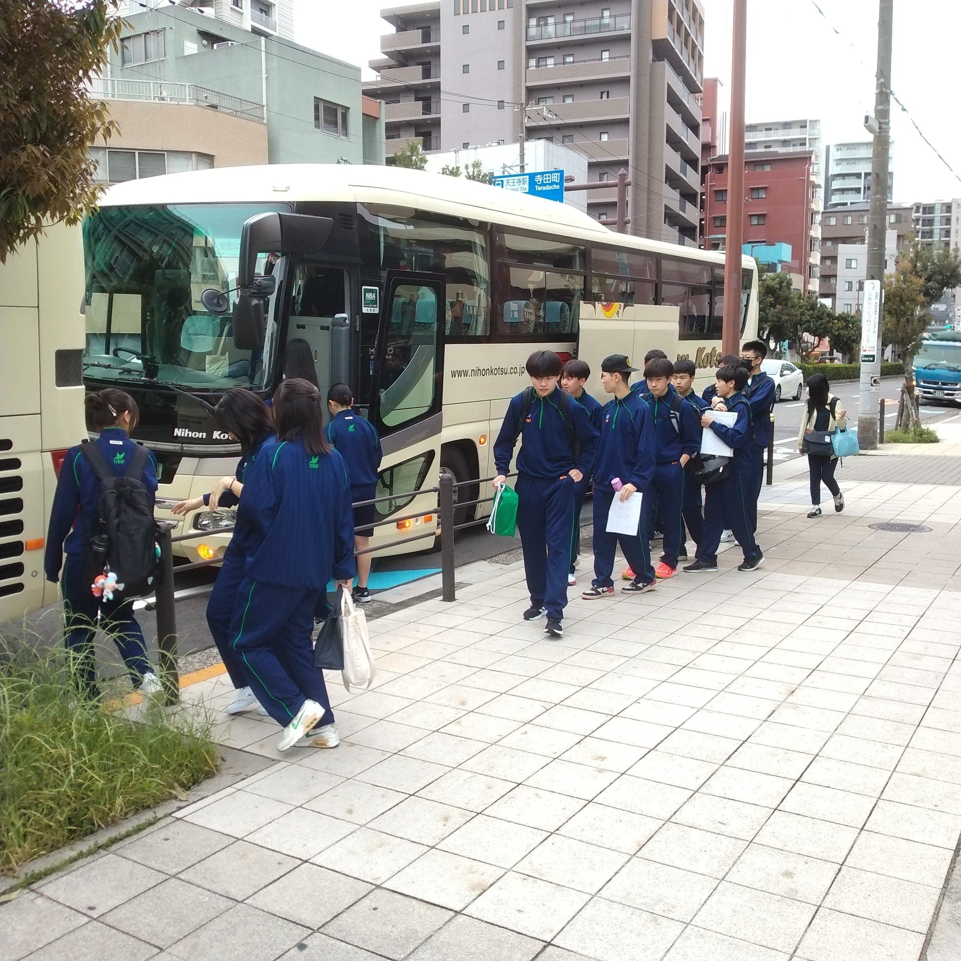 1年生】宿泊オリエンテーションに出発！｜大阪府立大阪ビジネス