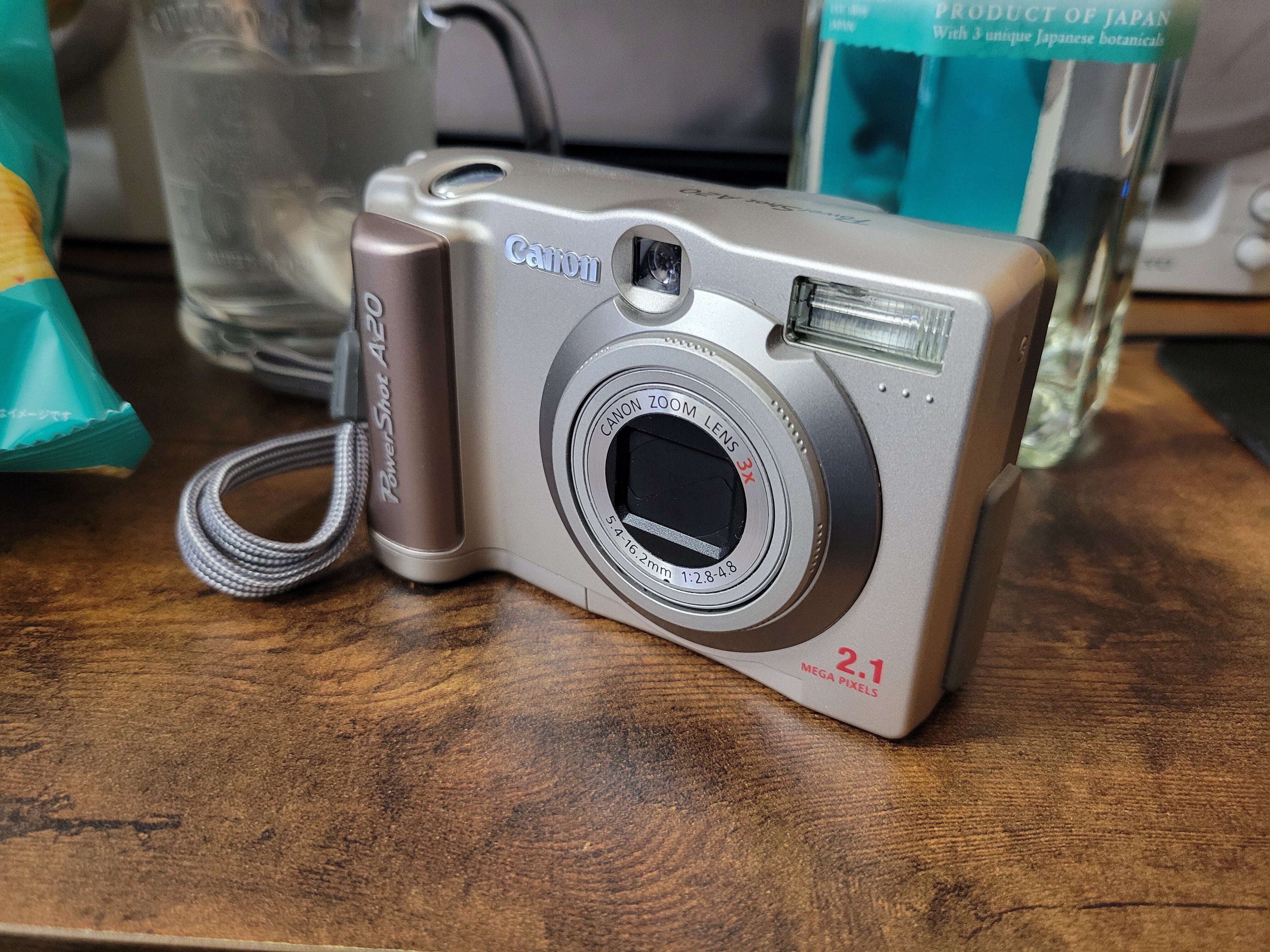 かなり平成を感じるカメラ「PowerShot A20」｜密密As