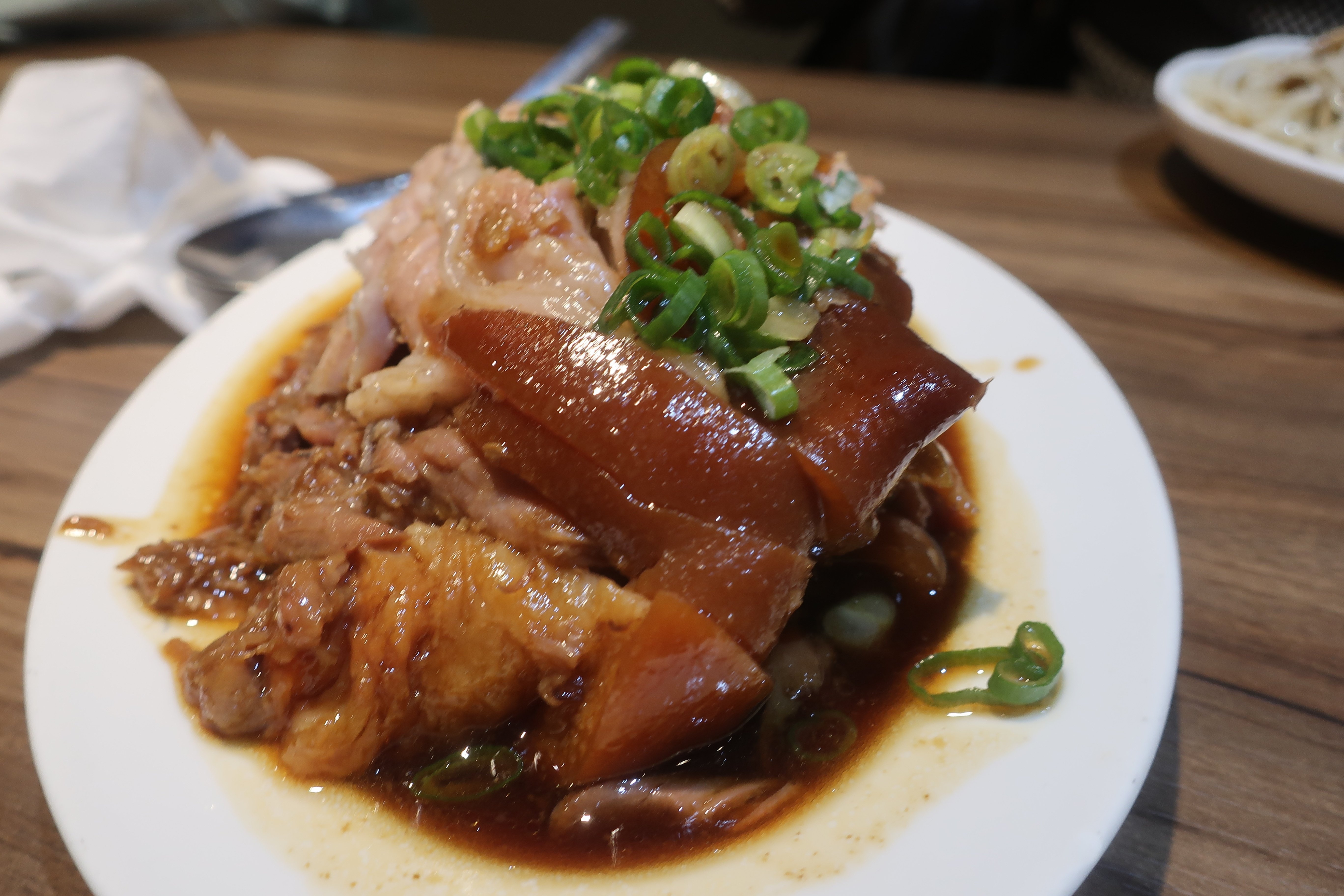 台北「金香豬腳涼麵」：冷麺を超えた豚足の魅力｜ジョエルフクザワ