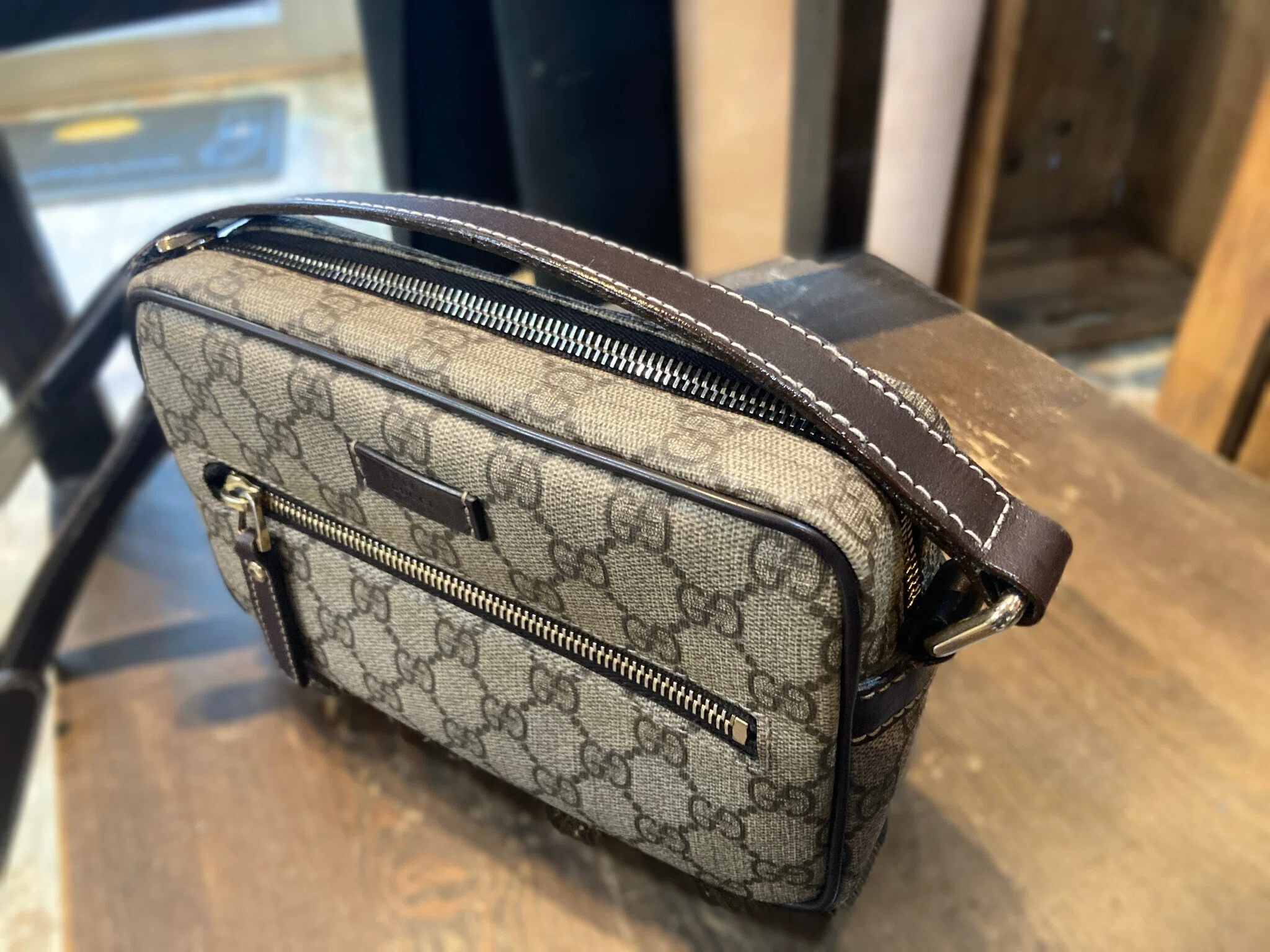 ゆ*♪様 GUCCI ショルダー バッグ ⚠︎ストラップ片方だけ取れています ゆ*♪様 GUCCI ショルダー バッグ ⚠︎ストラップ片方だけ取れています