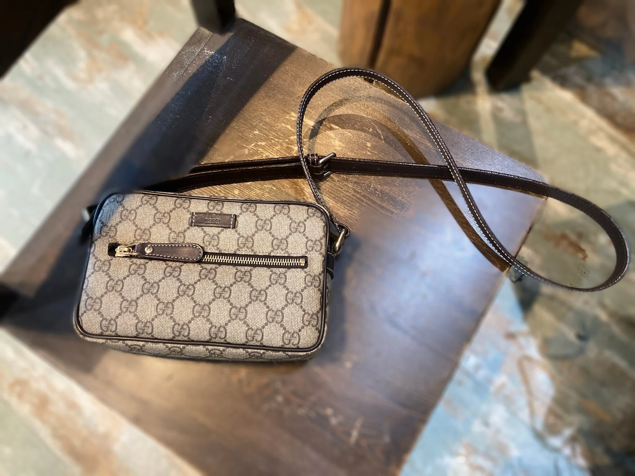 ゆ*♪様 GUCCI ショルダー バッグ ⚠︎ストラップ片方だけ取れています ゆ*♪様 GUCCI ショルダー バッグ ⚠︎ストラップ片方だけ取れています