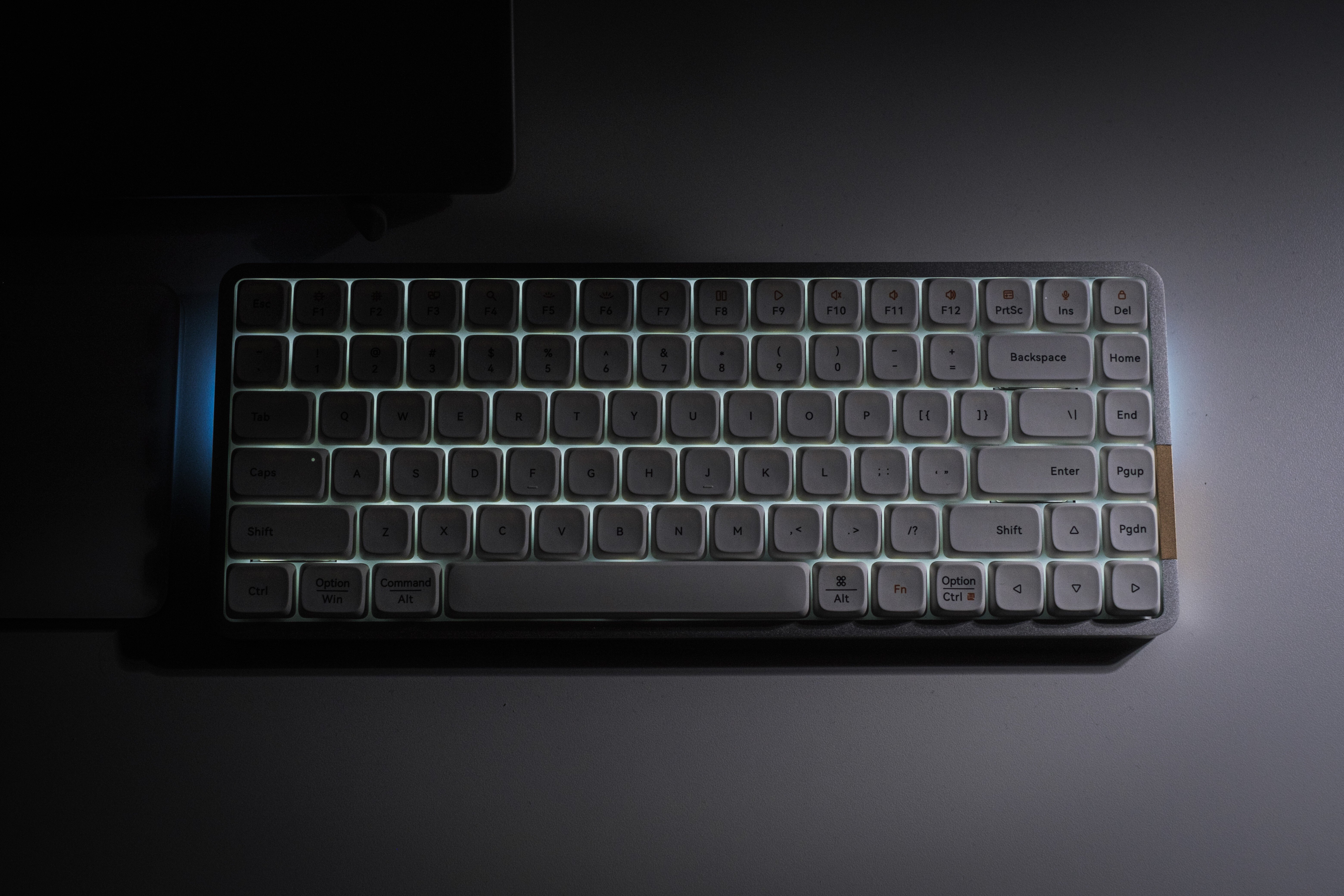 Lofree FLOWでキーボード沼への一歩を踏み出したかもしれない Lofree FLOWでキーボード沼への一歩を踏み出したかもしれない