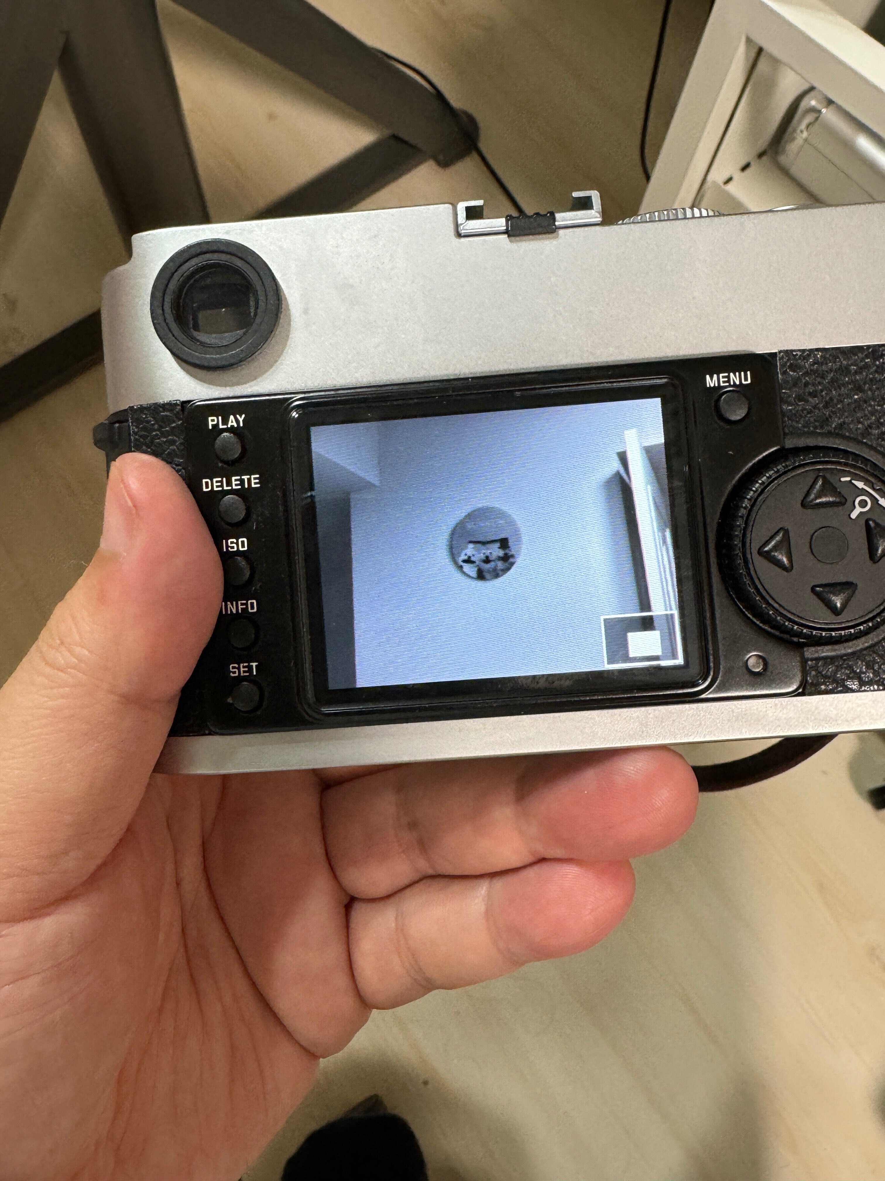 Leica M9をモノクロセンサーカメラに改造する。|四葉三丁目 Leica M9をモノクロセンサーカメラに改造する。|四葉三丁目
