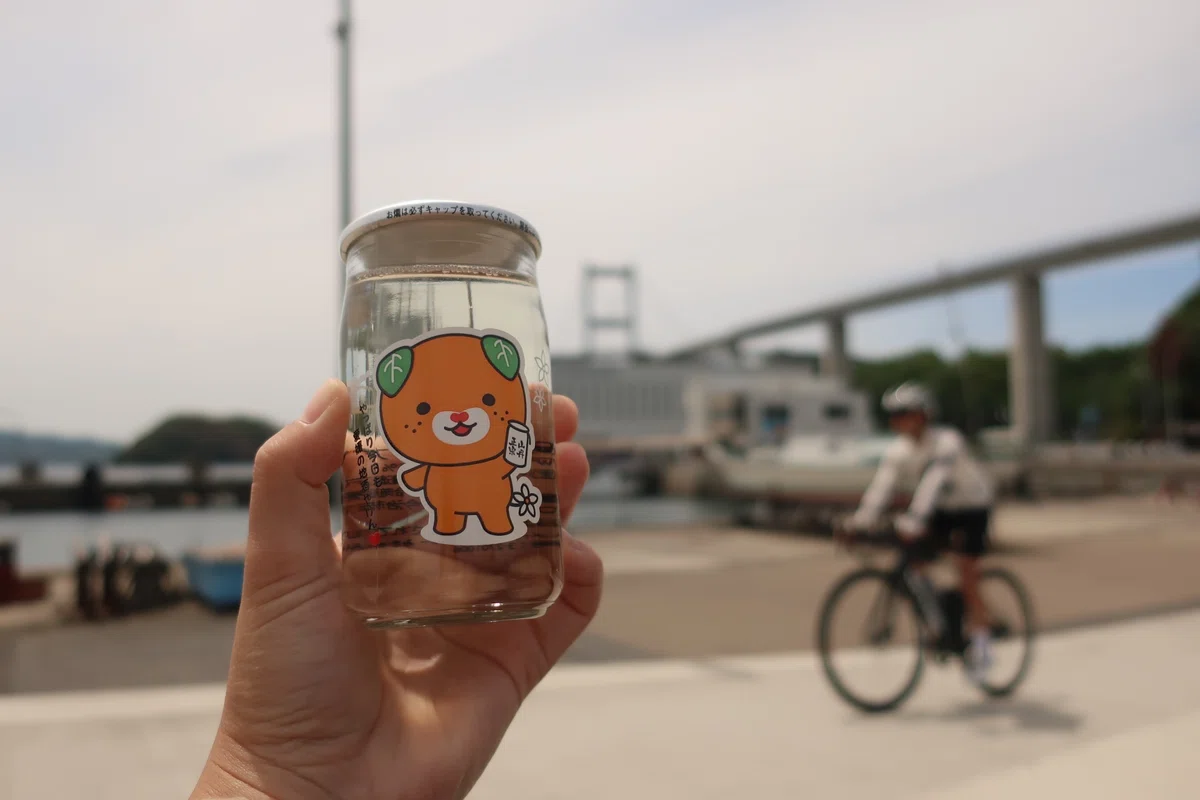 みきゃんのイラストが描かれてるカップ酒