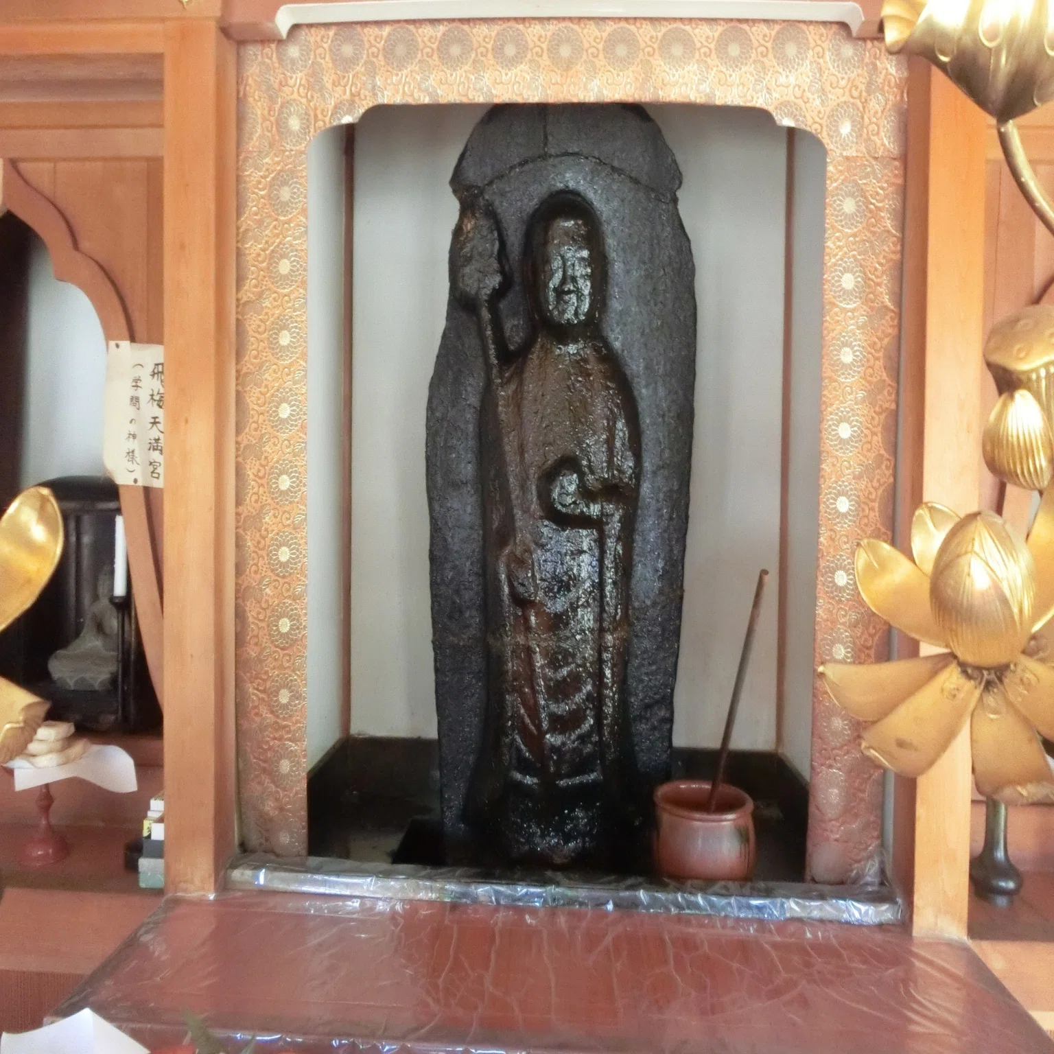 油を掛けられ続けられた石仏地蔵「西岸寺/油掛地蔵」芭蕉が尊敬する師 