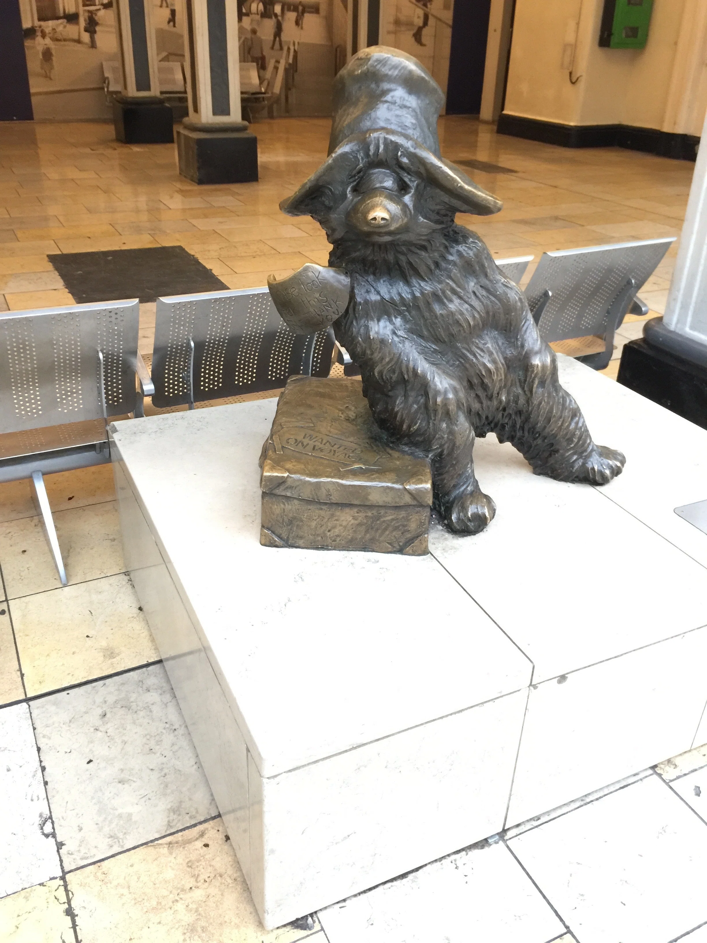 ロンドンの駅で：くまのパディントンとハリーポッター（元教授、大阪駅