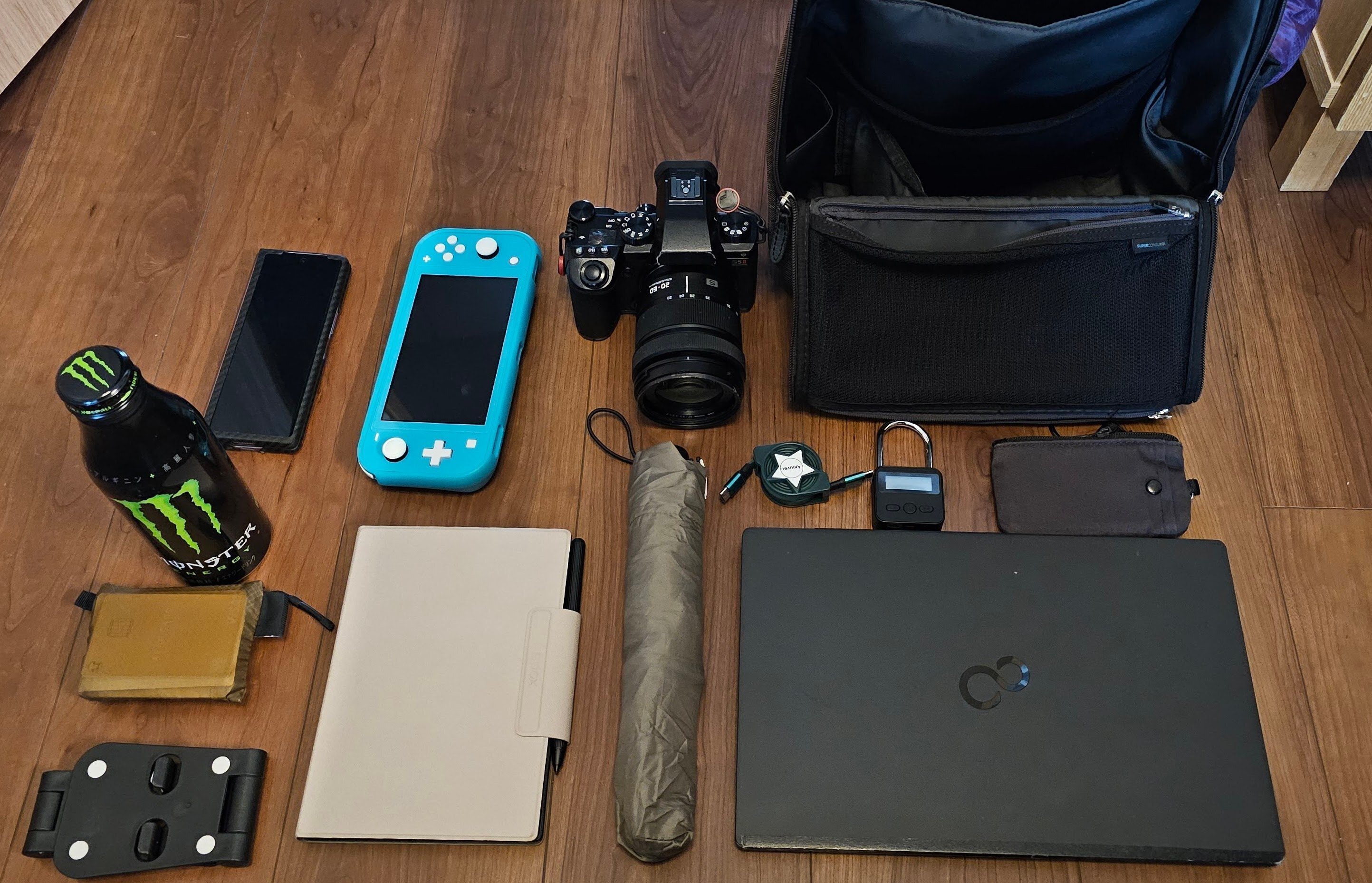 ひらくPCバッグminiが8年間レギュラーで活躍している理由を