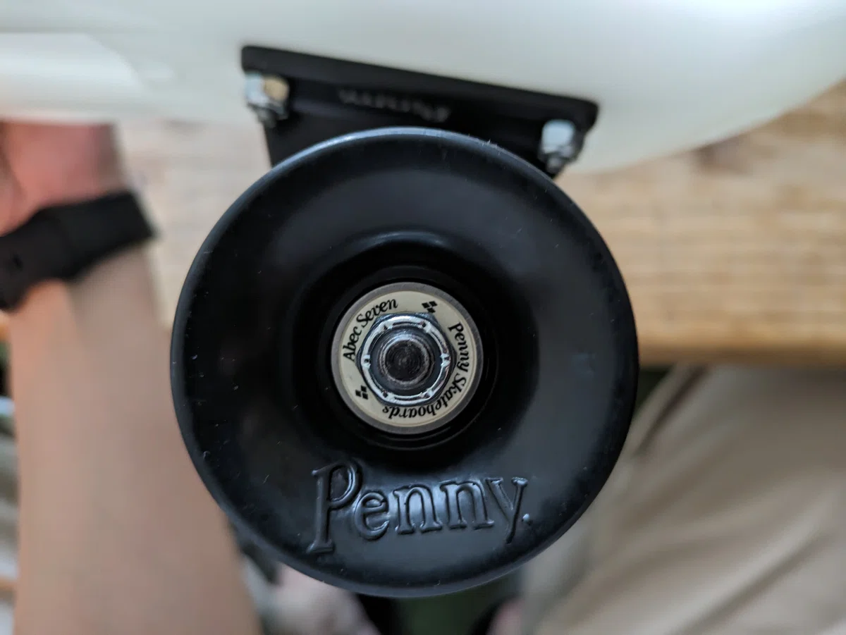 スケートボード】「Penny クラシックス 蓄光デッキ／CASPER ・22インチ 