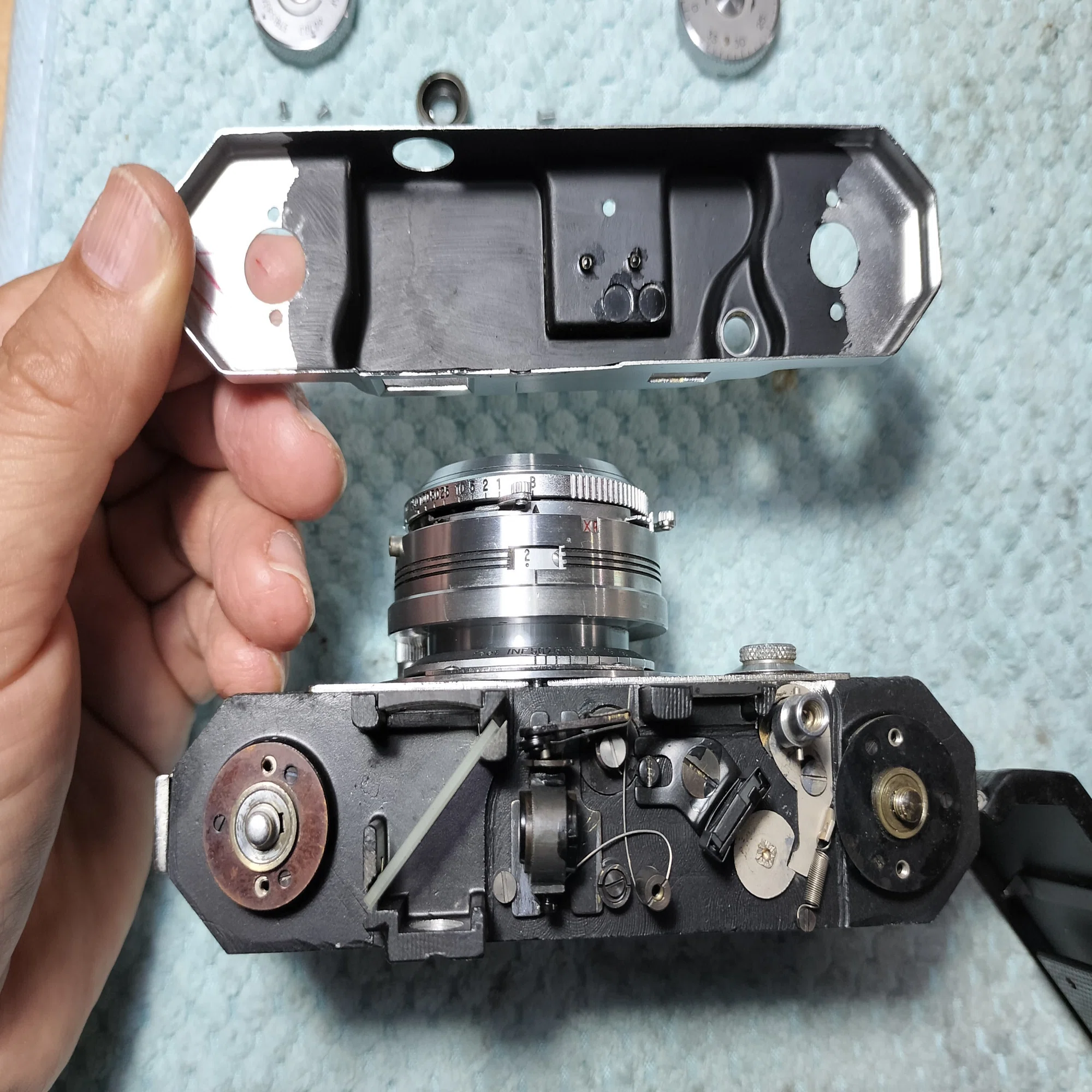 Konica IIシリーズの分解｜フィルムカメラ修理のアクアカメラ