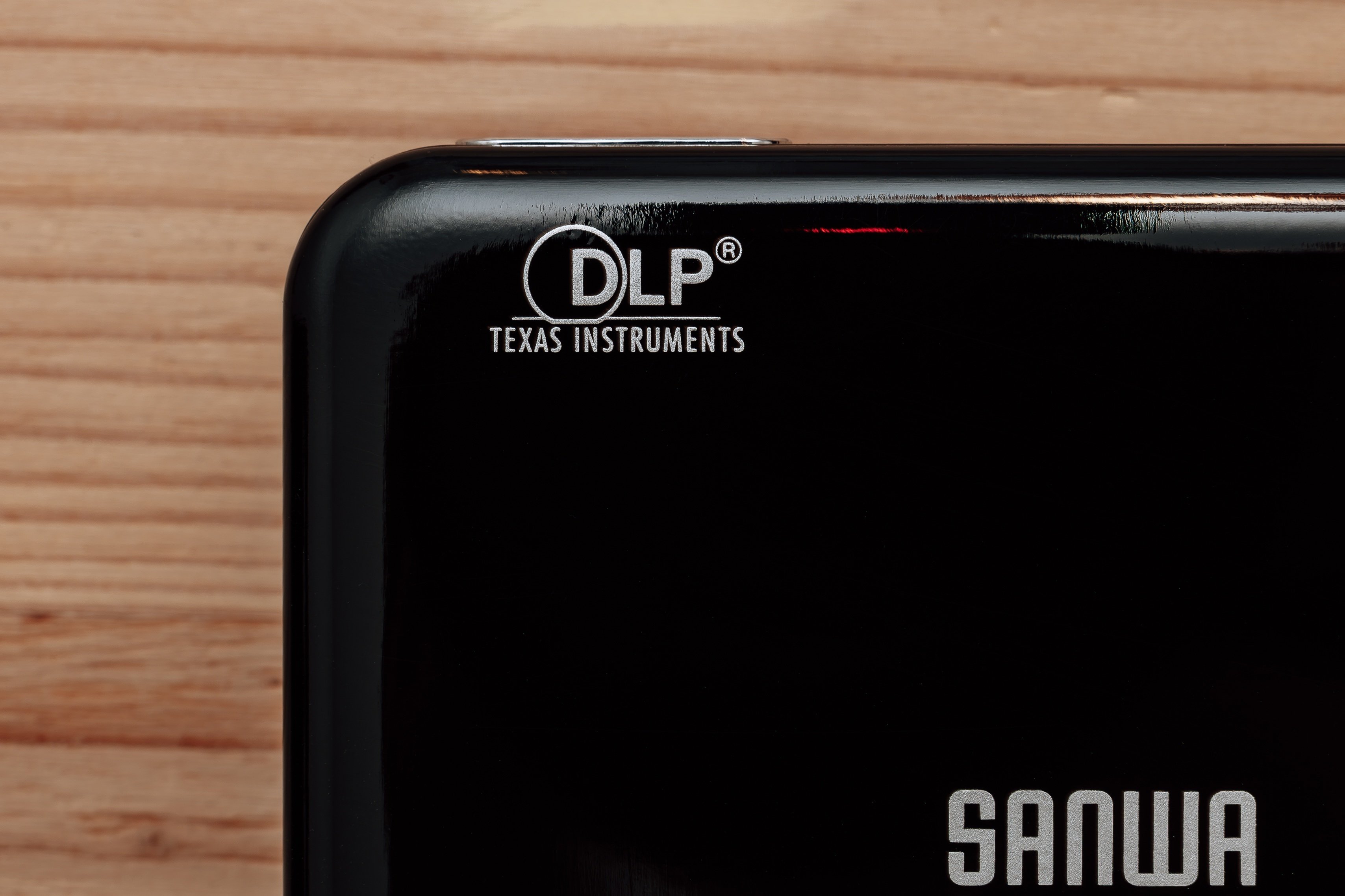 もう映画館は不要？】サンワダイレクト モバイルプロジェクターで