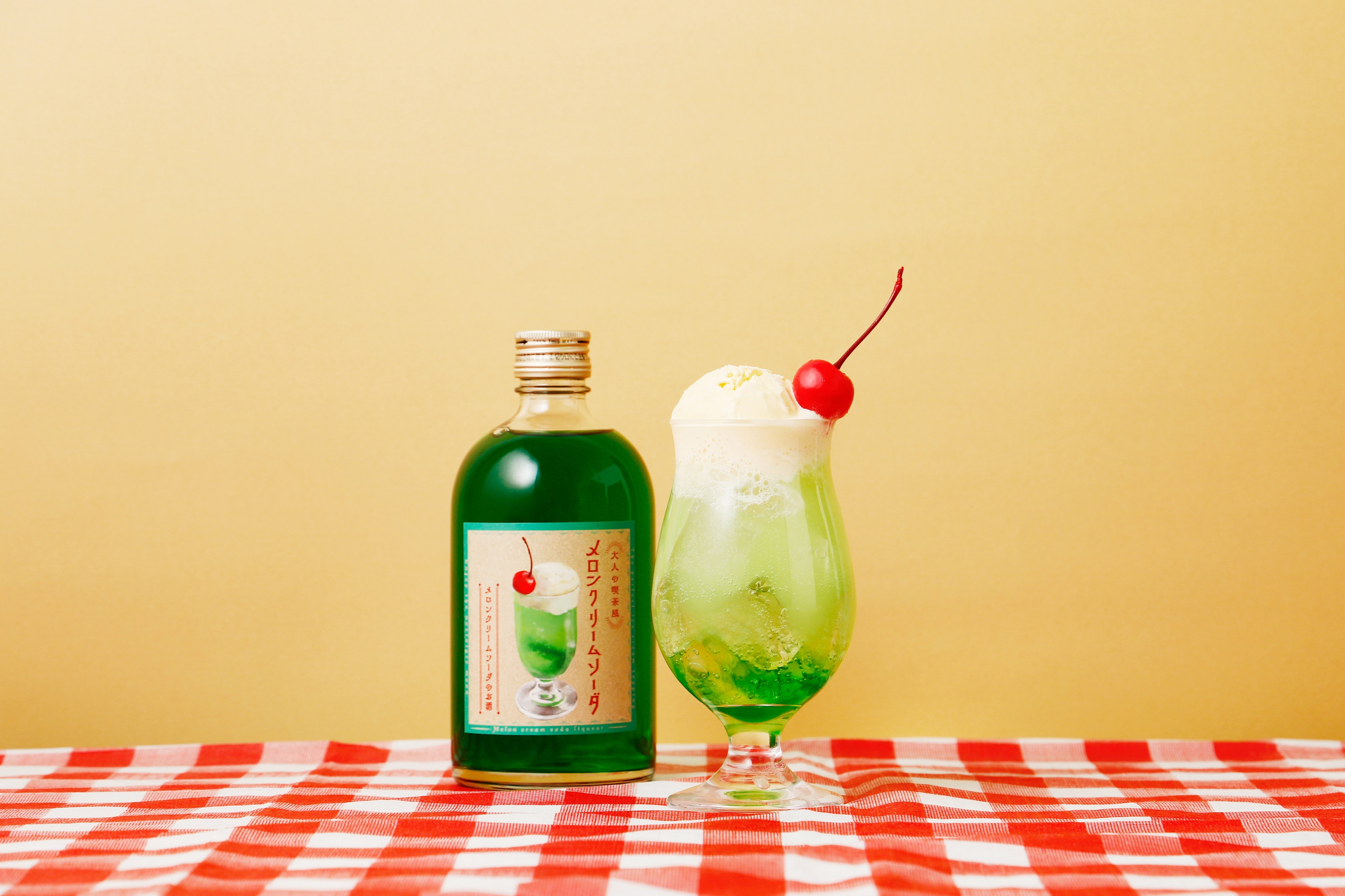 メロンソーダ ☕ 鮮やかな緑が美しいクリームソーダは、昭和の純喫茶の象徴🍹 メロン