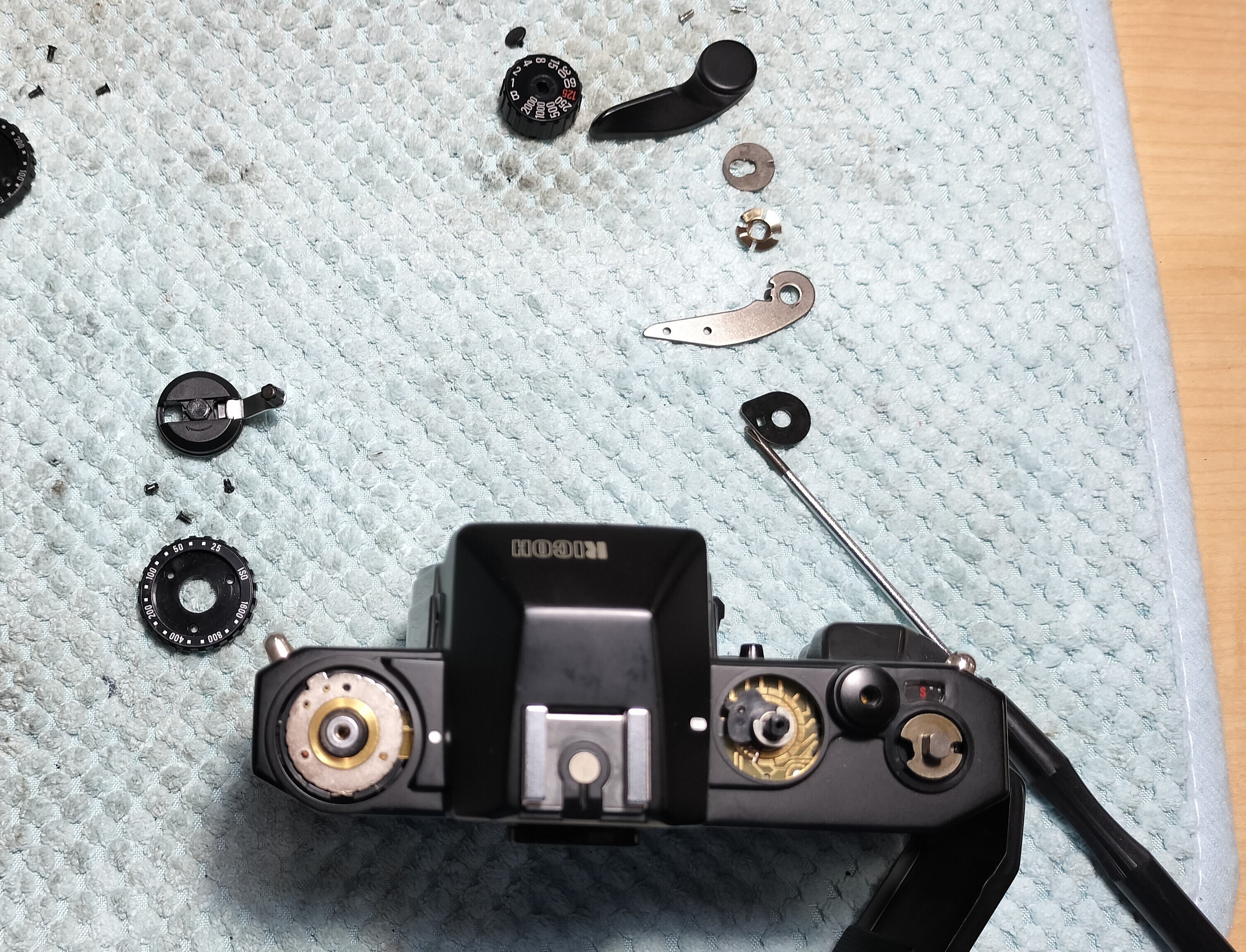 Ricoh XR-8の分解｜フィルムカメラ修理のアクアカメラ