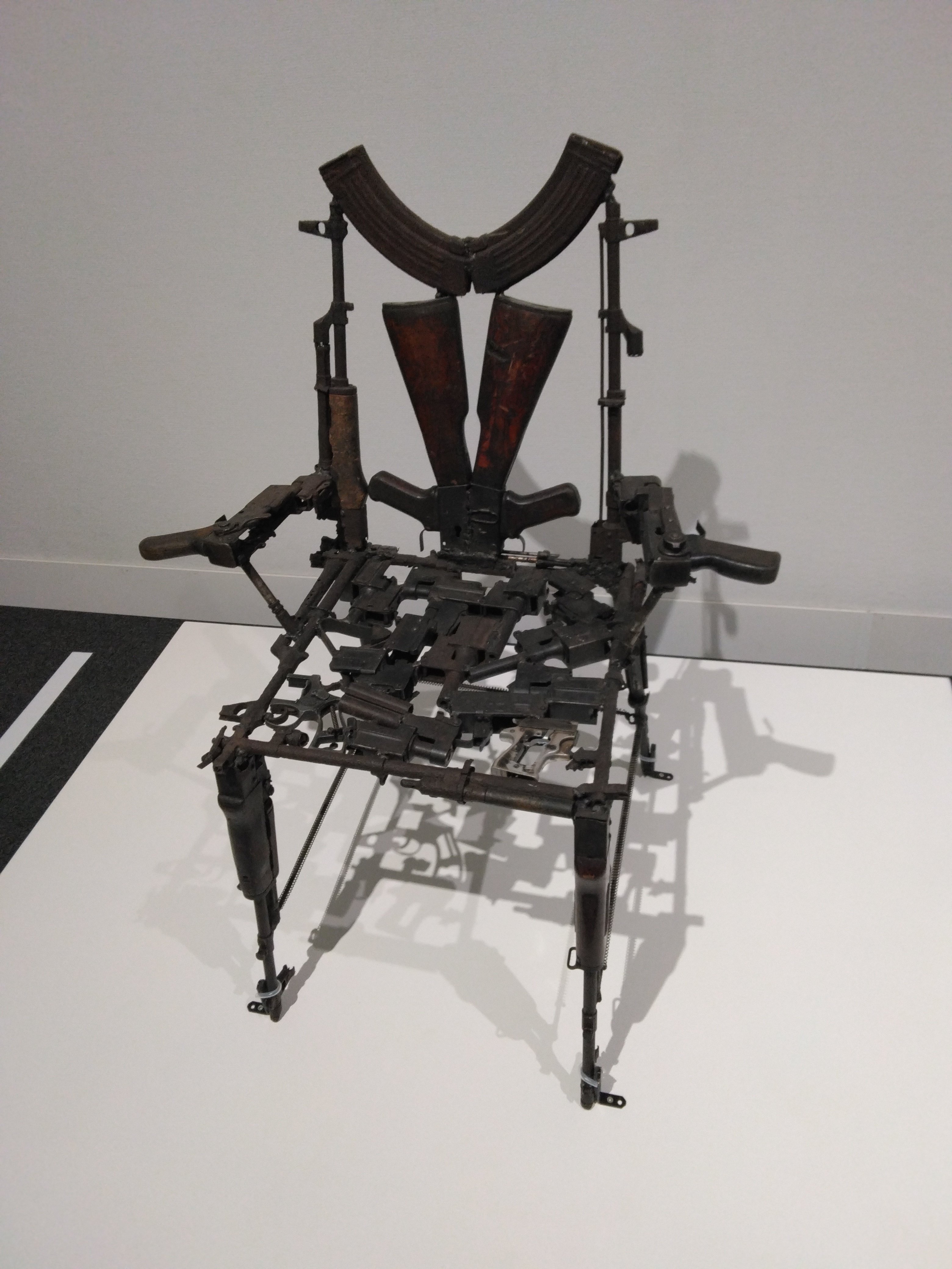 椅子の美術館、椅子の展覧会「アブソリュート・チェアーズ」｜トウソクジン