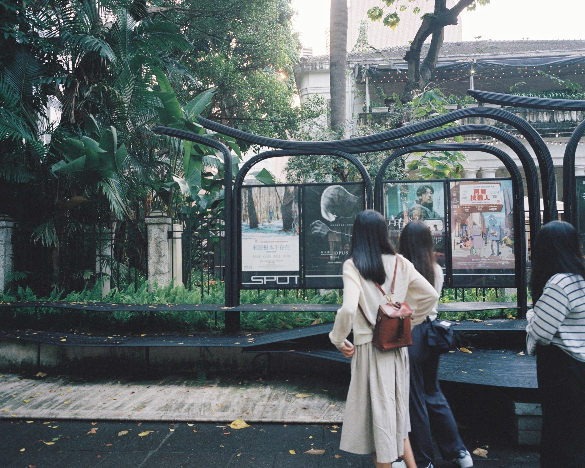 02 旅雑誌はどこに行くかが問題だ篇｜LOCKET