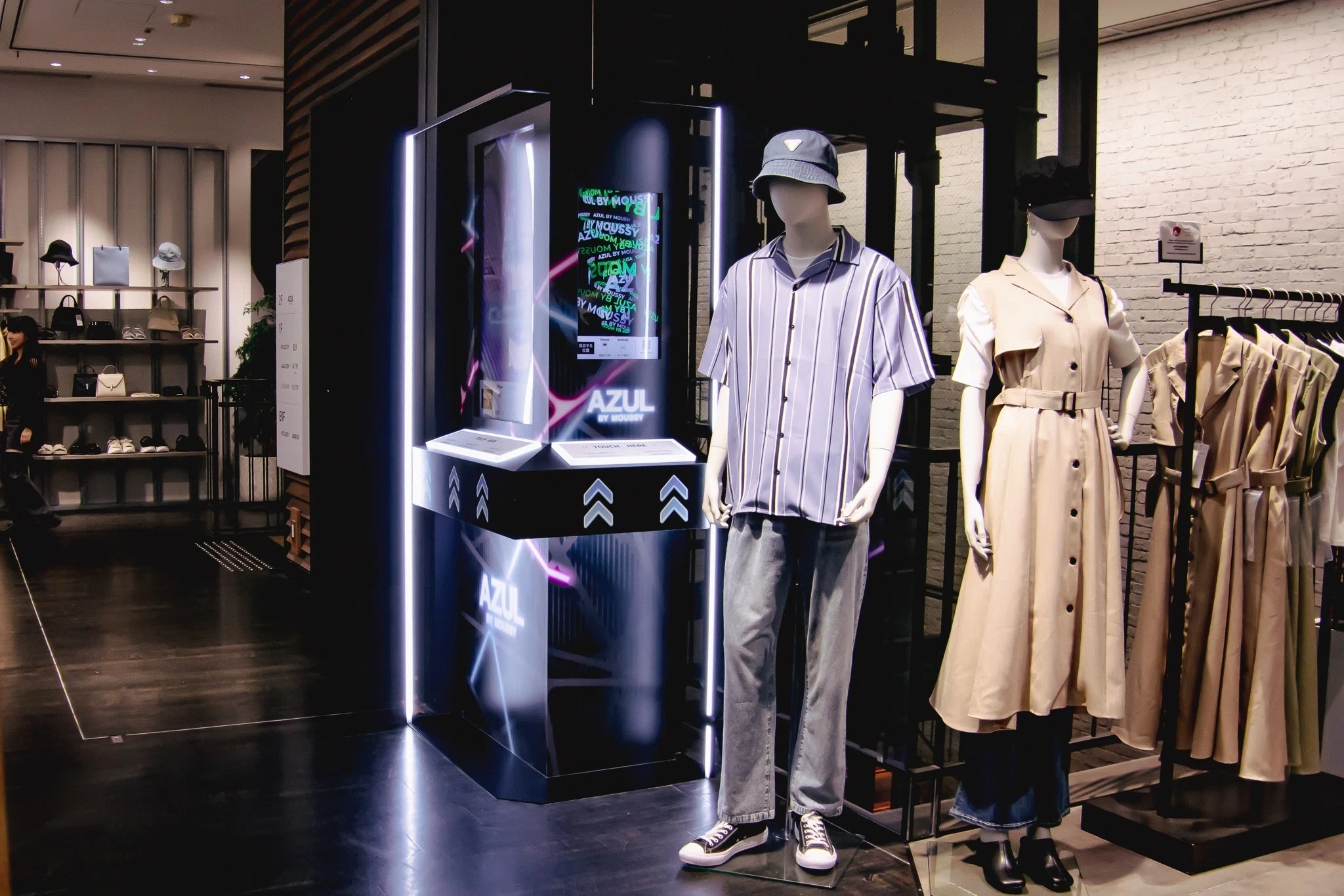 ファッションブランド「AZUL BY MOUSSY」の店舗でSupership Touch Gift