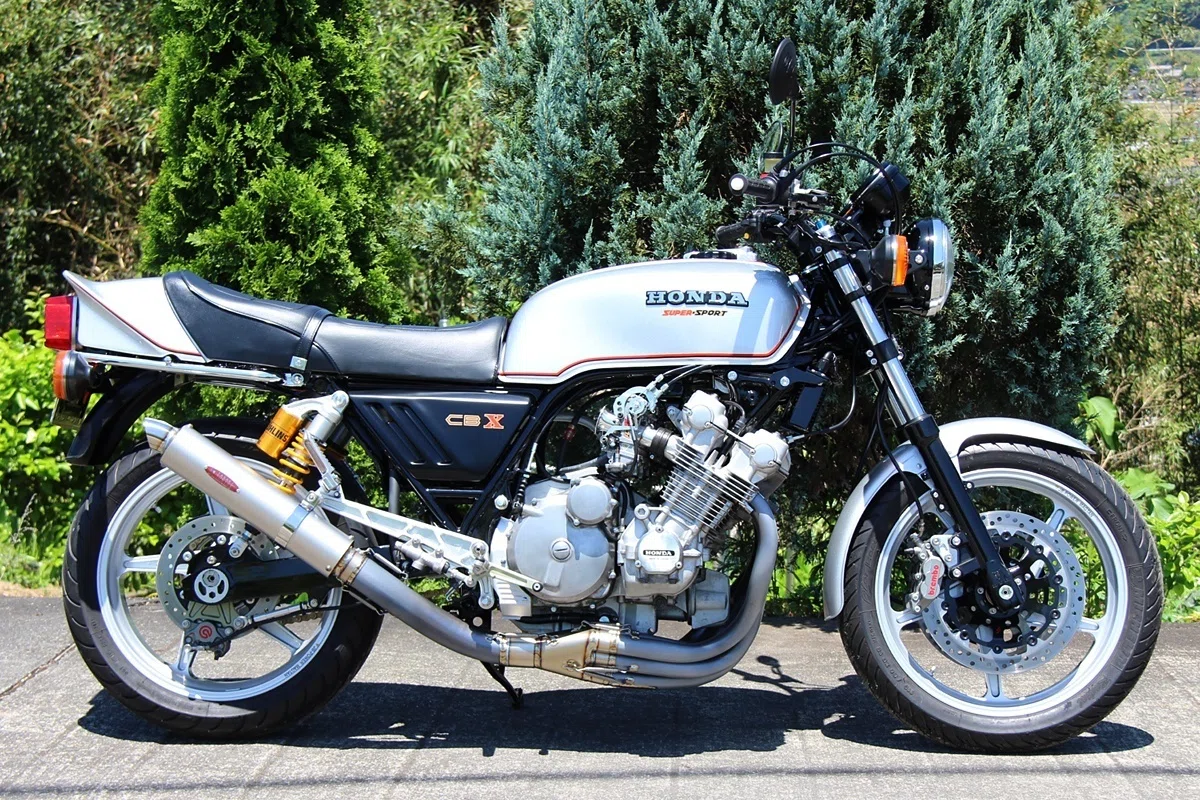 Ⅰ様CBX1000完成写真集(始動動画あり）｜タサキチューニング