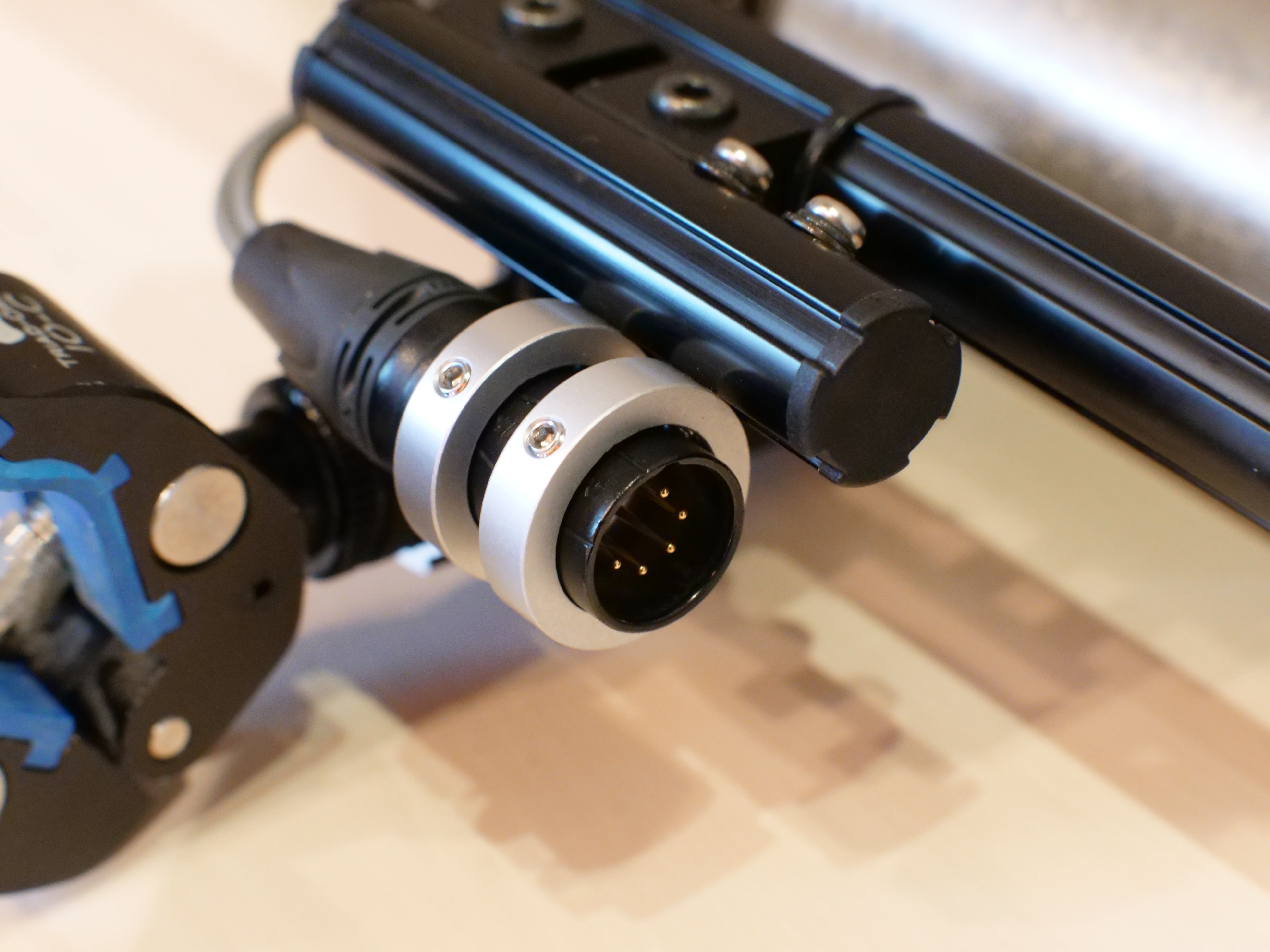 Aston Microphones「Spirit」専用ステレオマイクアダプター Aston Microphones「Spirit」専用ステレオマイクアダプター