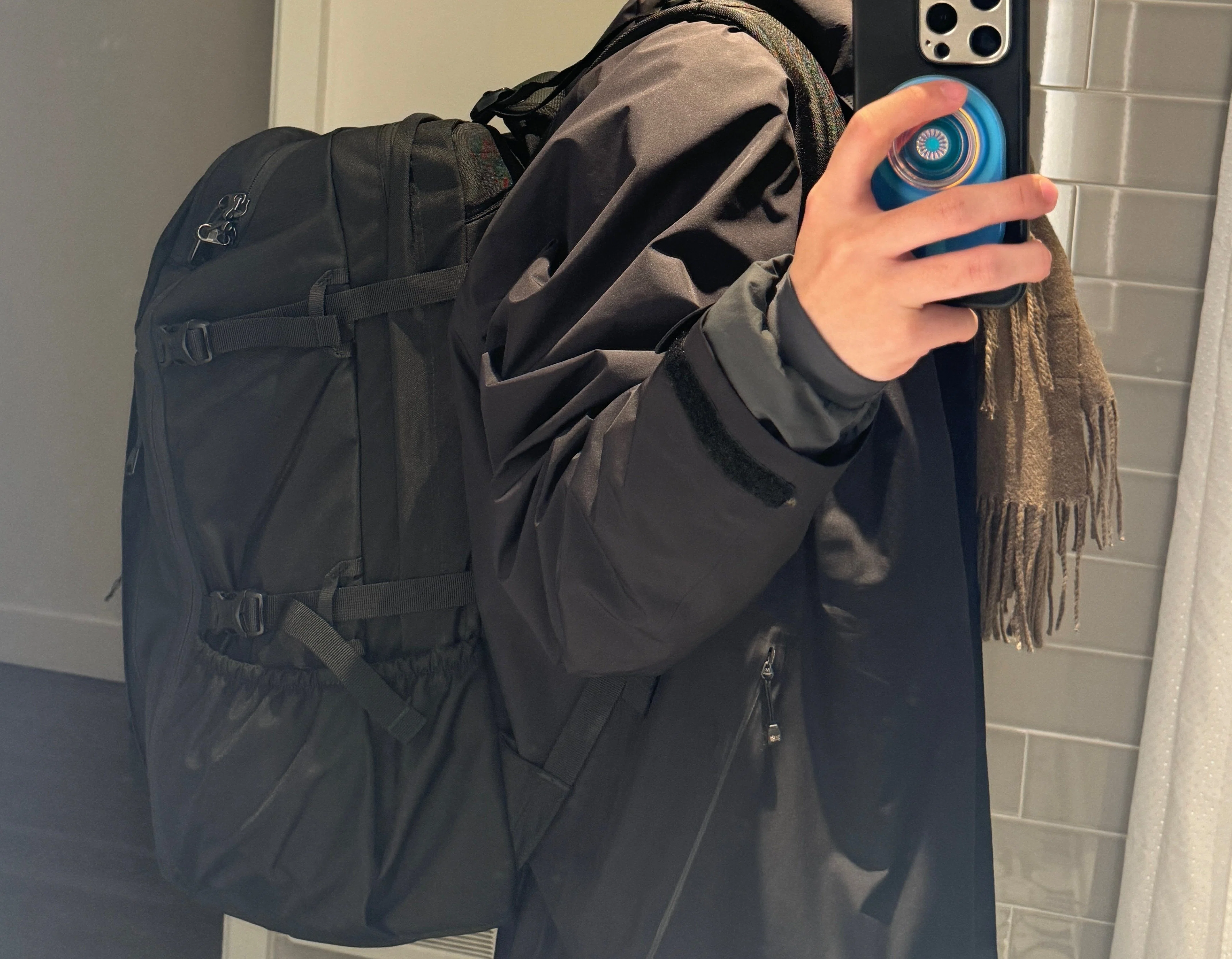 り*け様 Arc'teryx ブラックリュック arc teryx リュック for travel 旅行用バックパックの最適解探し -Arc