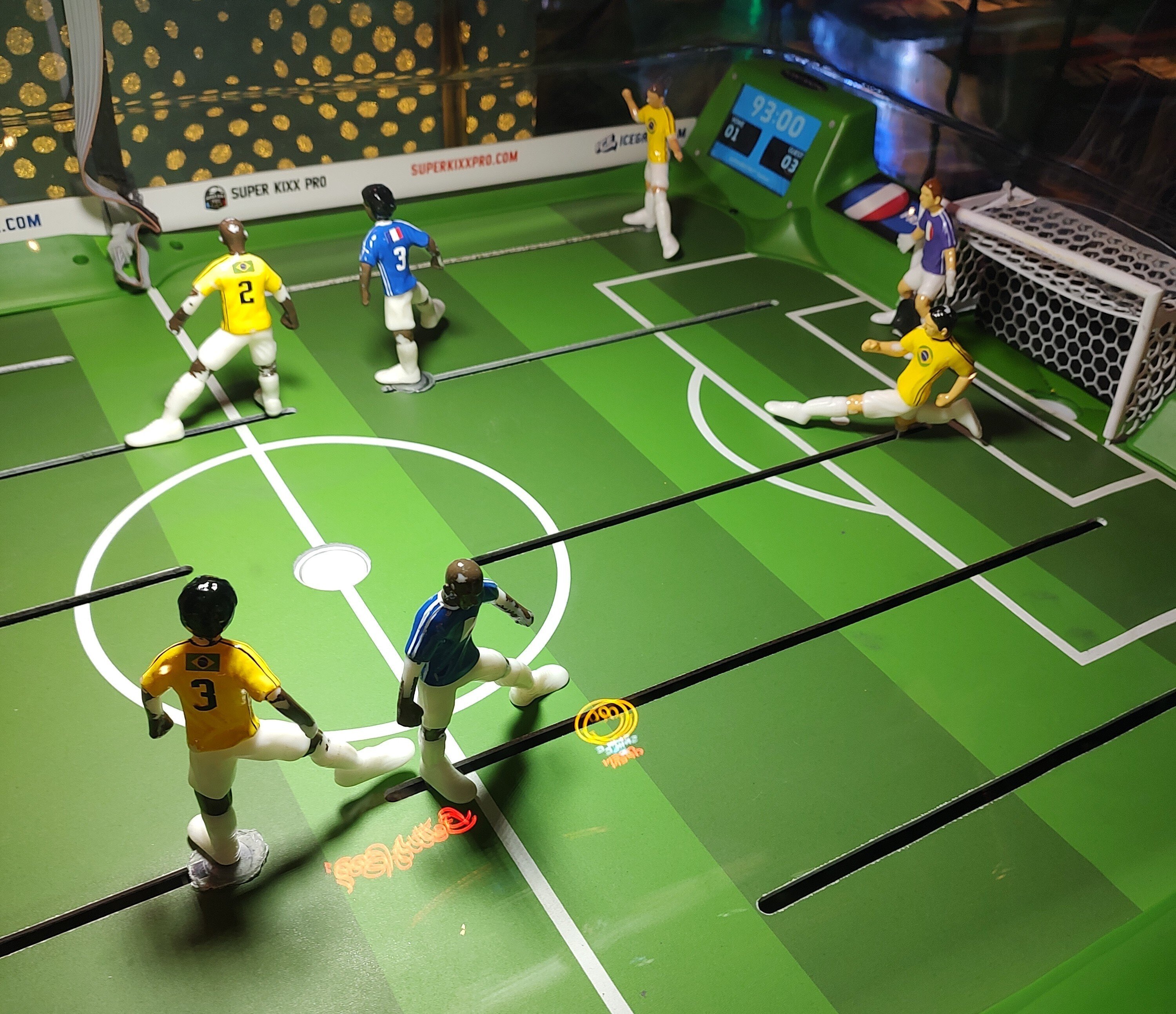 白熱する棒捌き(テーブルサッカー/ホッケー)｜ぐらぼま (大破