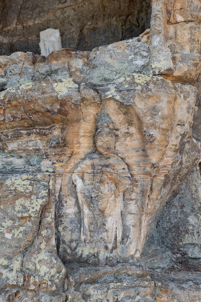 『祈る人の形をした岩』　天然岩　オブジェ　　縁起物　鑑賞石 不気味な人面石が待ち受ける「立石山神社」に挑む／阿賀野市｜新潟県