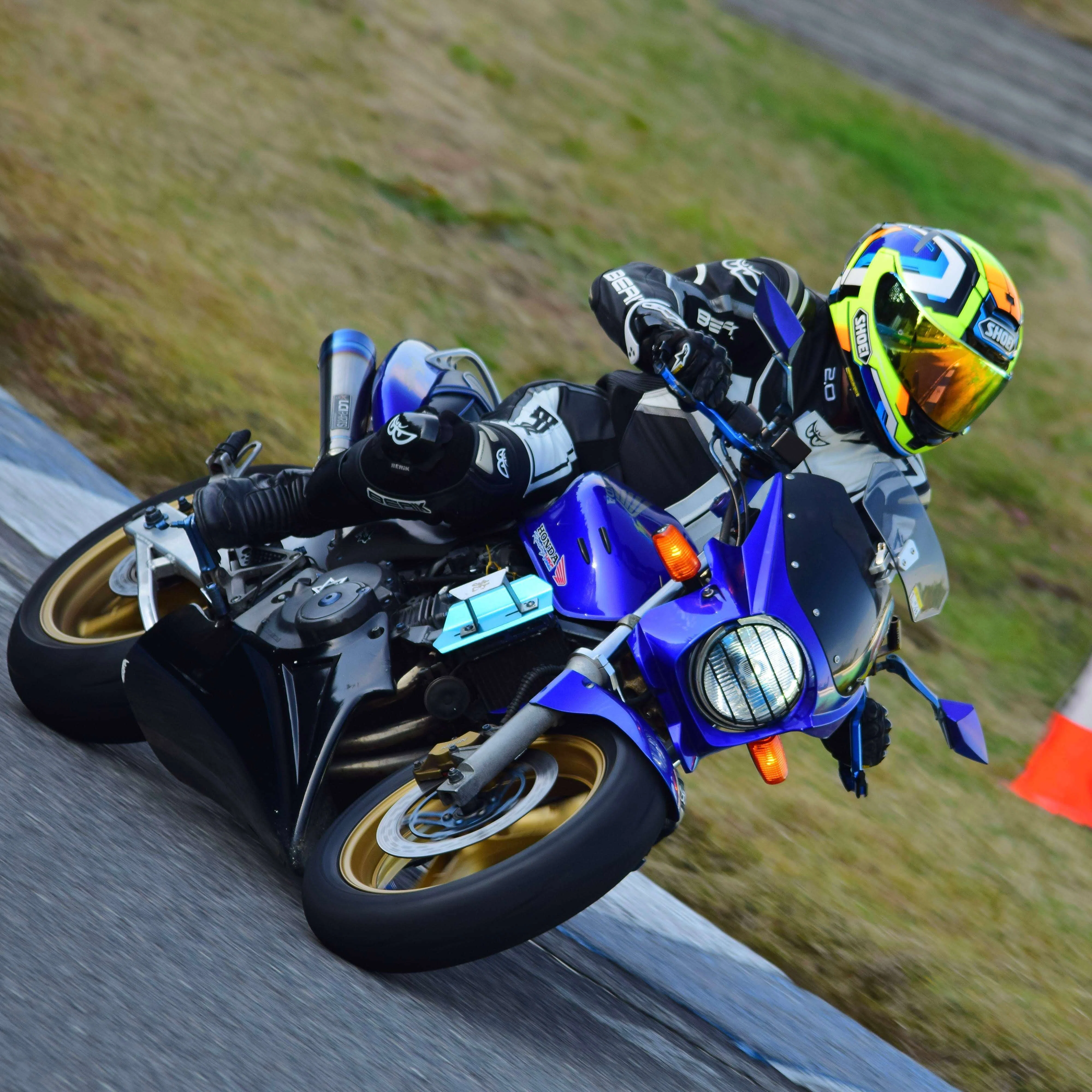 バイク　タイヤ　サーキット使用　α13 SP やり取り中 タイヤの性能を使いこなせ｜まえちゃん