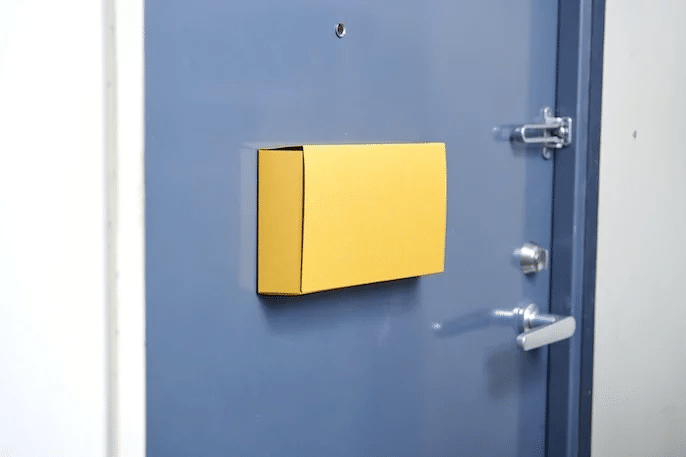 大事な書類がどこかへ行くあなたのために。 オブジェ感覚で飾れる