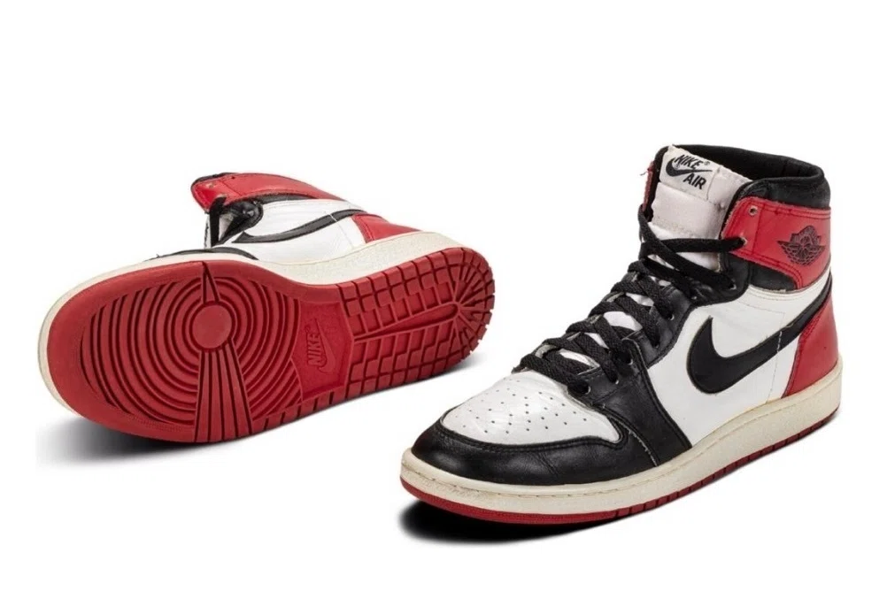 NIKE AIR JORDAN 1 RE HI OG 居る BLACK TOE REIMAGINED☆第2弾入荷